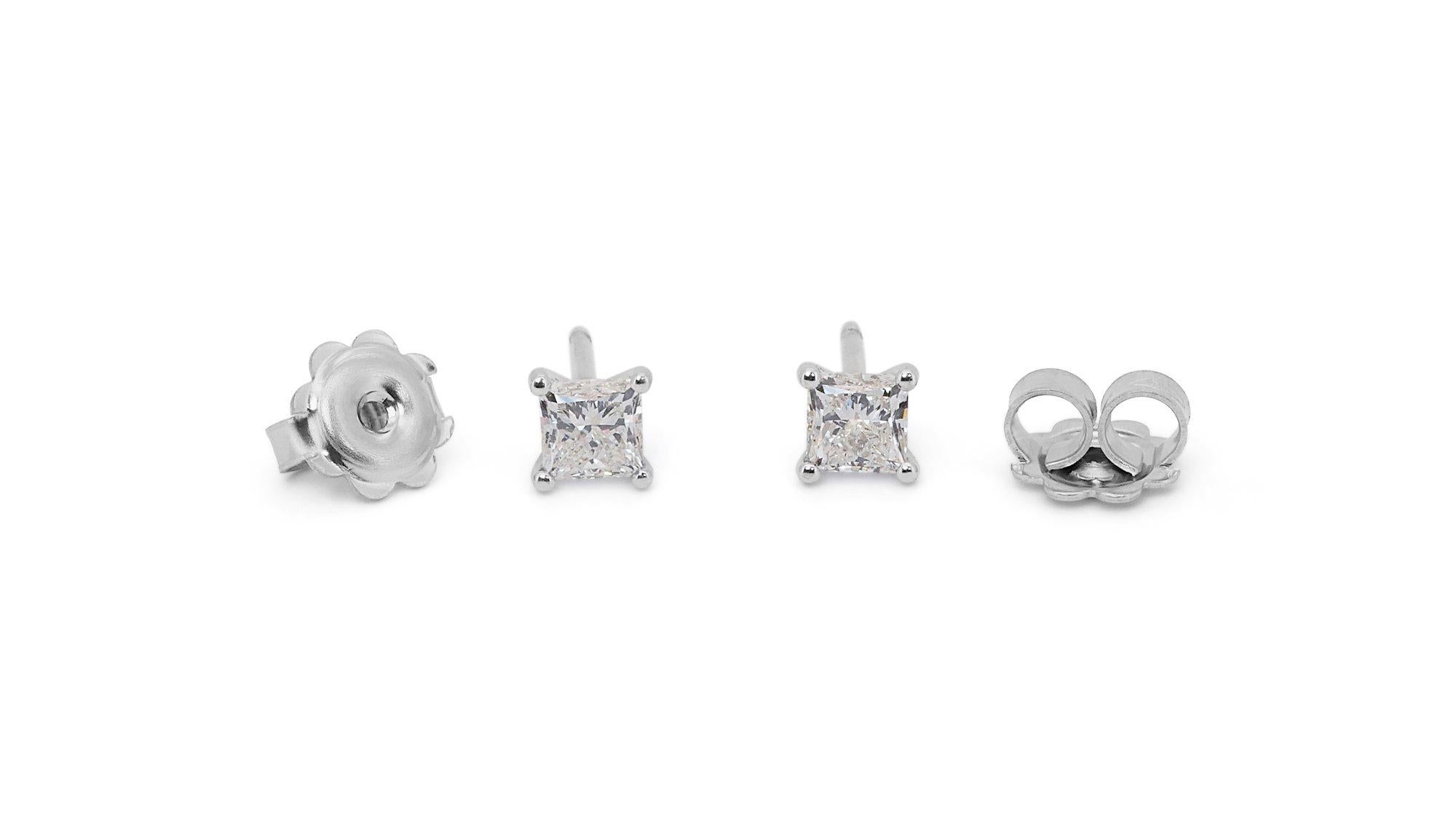 18k White Gold Princess Stud Earrings with 0.85 ct Natural Diamonds AIG Cert In New Condition In רמת גן, IL