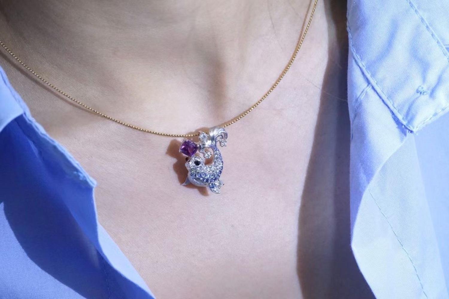 18K White Gold Purple 1.10CT Sapphire & Blue Sapphire Seal Pendant with Diamonds For Sale 4