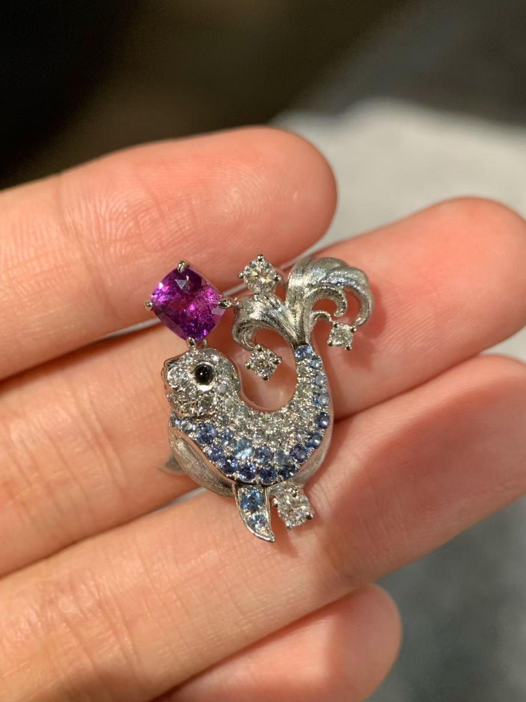 18K White Gold Purple 1.10CT Sapphire & Blue Sapphire Seal Pendant with Diamonds For Sale 6