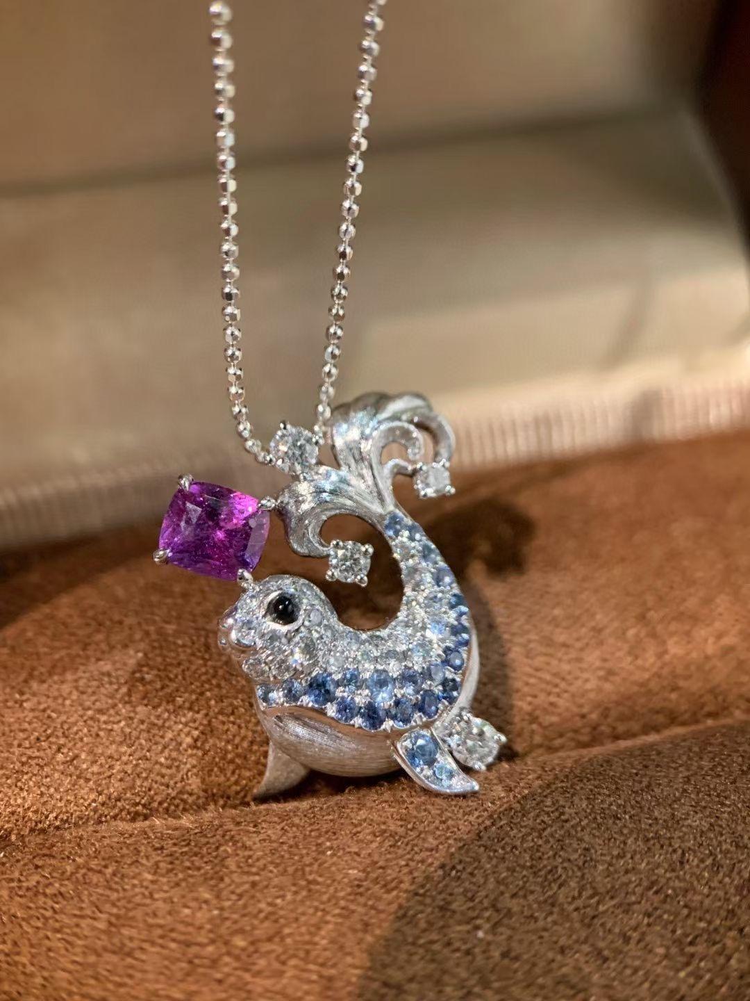 18K White Gold Purple 1.10CT Sapphire & Blue Sapphire Seal Pendant with Diamonds For Sale 7
