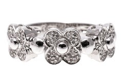 18k White Gold Quatrefoil Flower Motif Band Ring With Pave Diamonds, Size 6.75