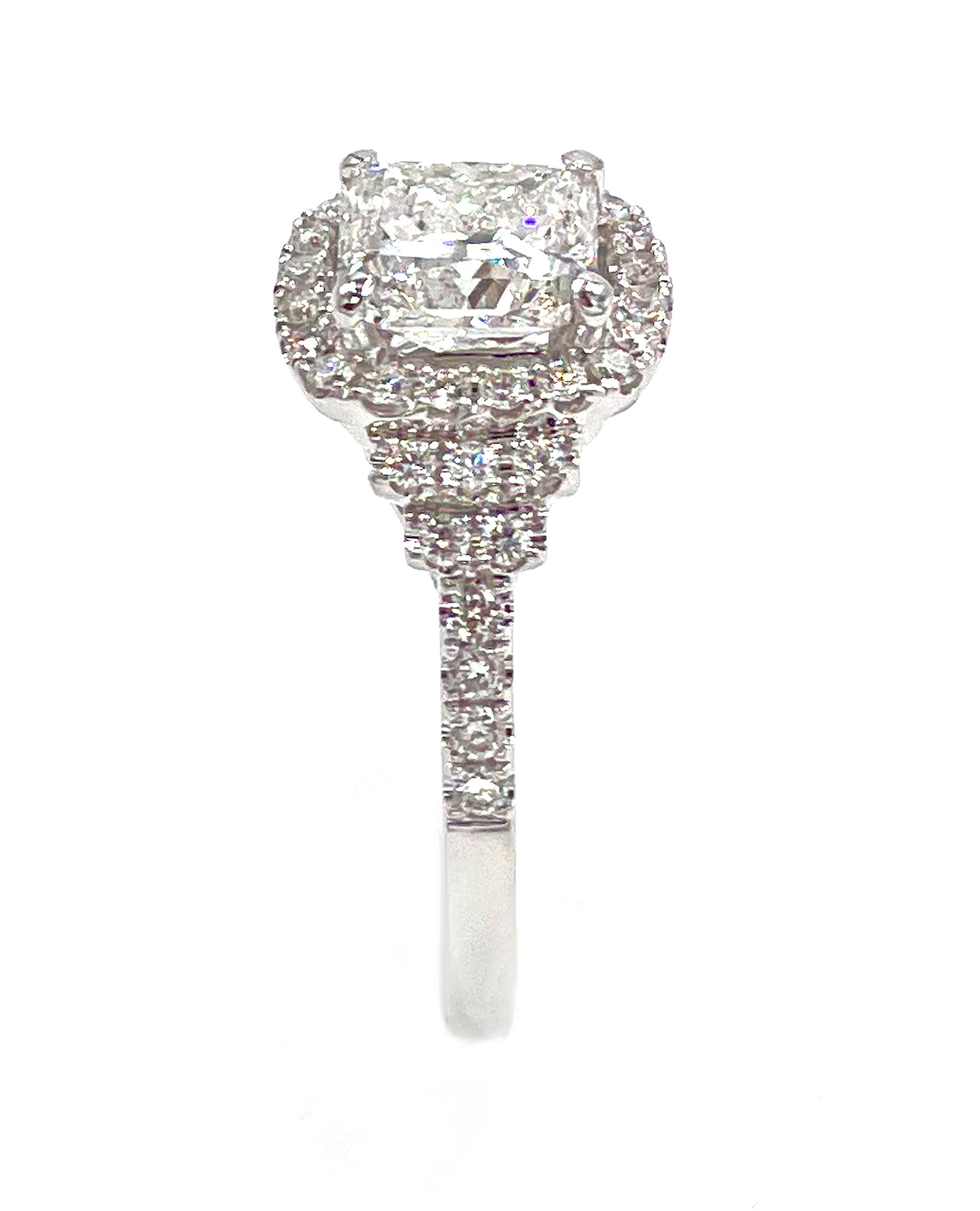 Anello di fidanzamento con taglio a raggiera in oro bianco 18K, 2,03 carati, certificato GIA In condizioni Nuovo in vendita a Old Tappan, NJ