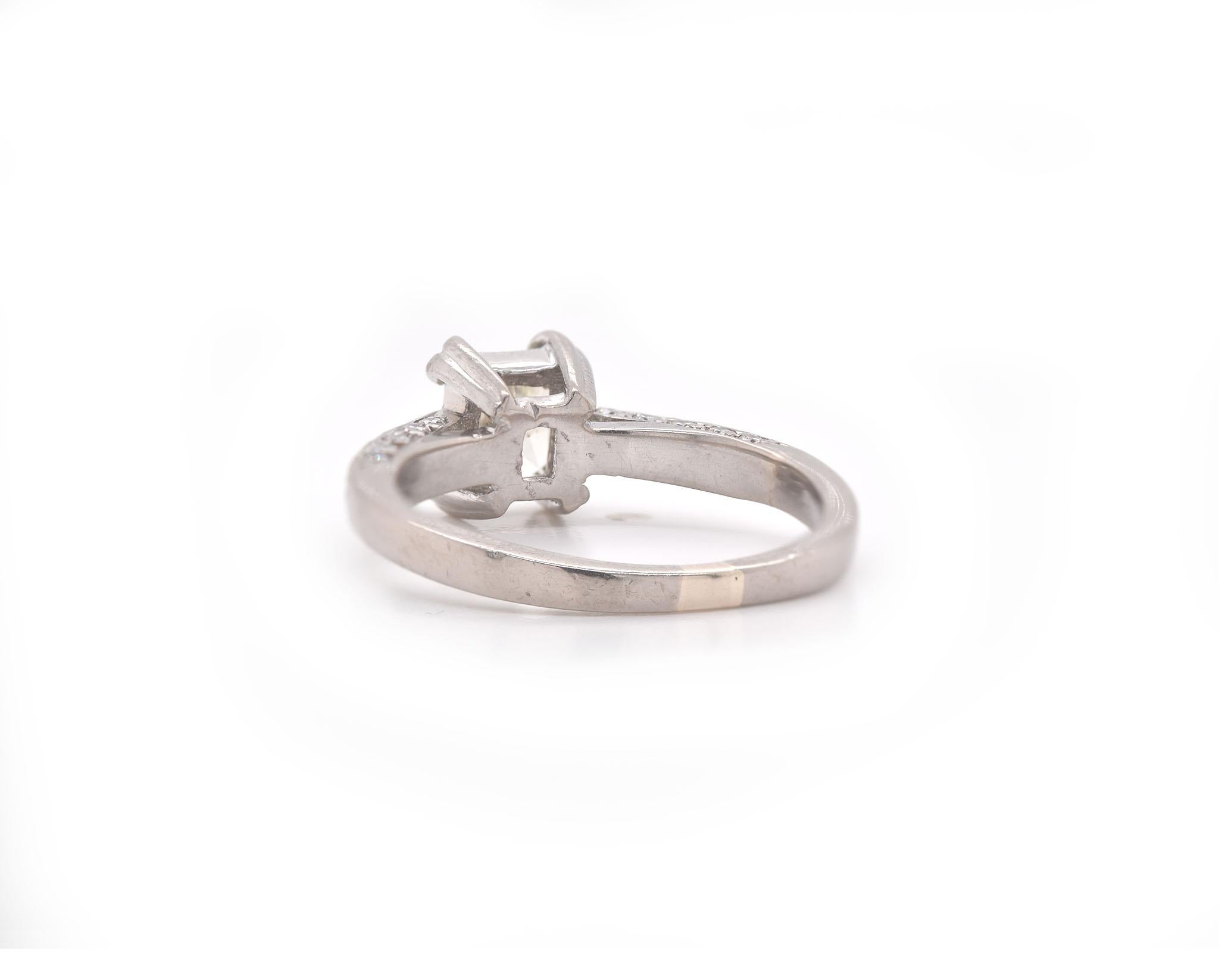 Anello di fidanzamento con diamante radiante in oro bianco 18 carati In condizioni ottime in vendita a Scottsdale, AZ