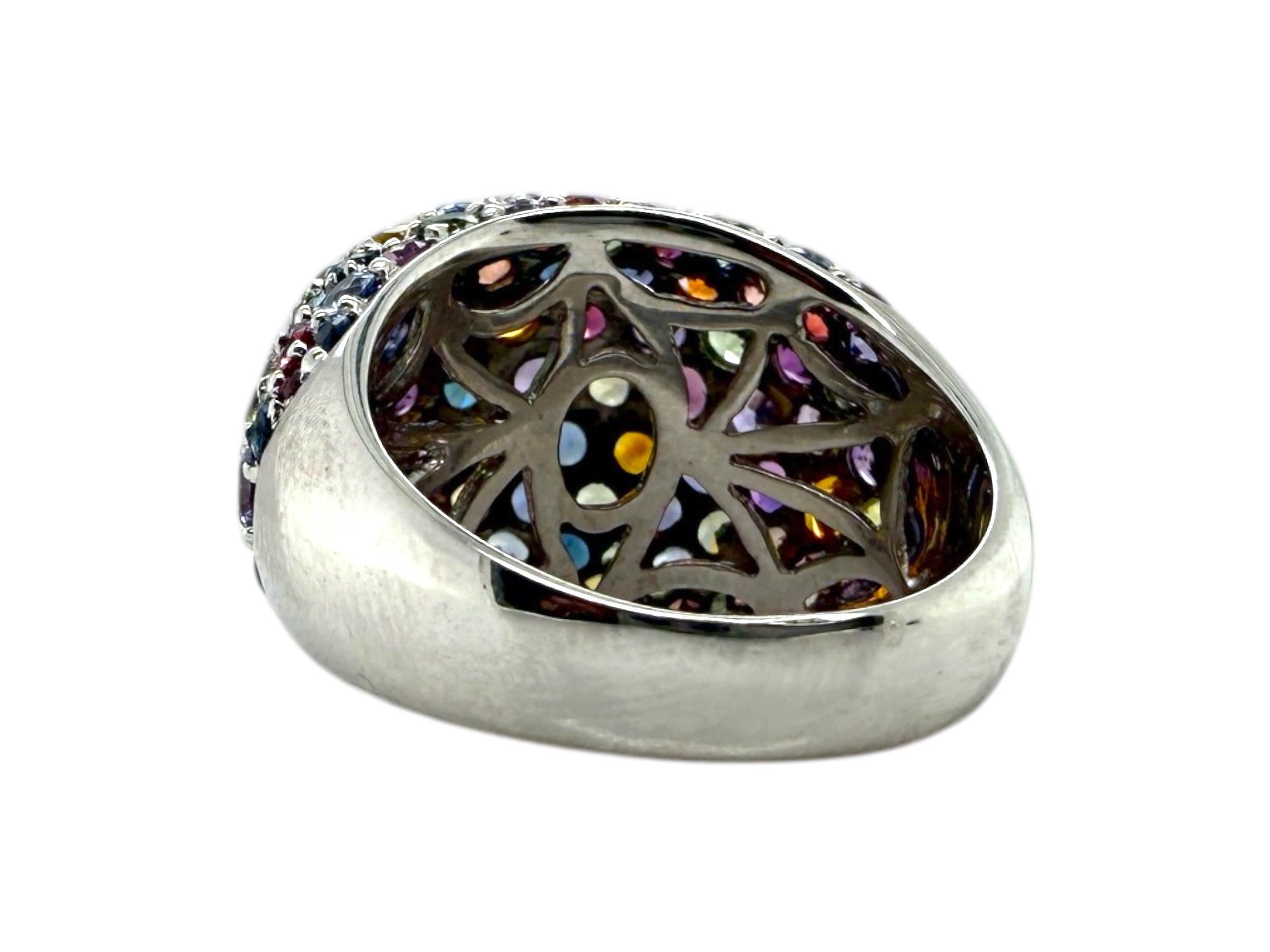18K White Gold Rainbow Sapphire Dome Ring In Excellent Condition For Sale In Montgomery, AL