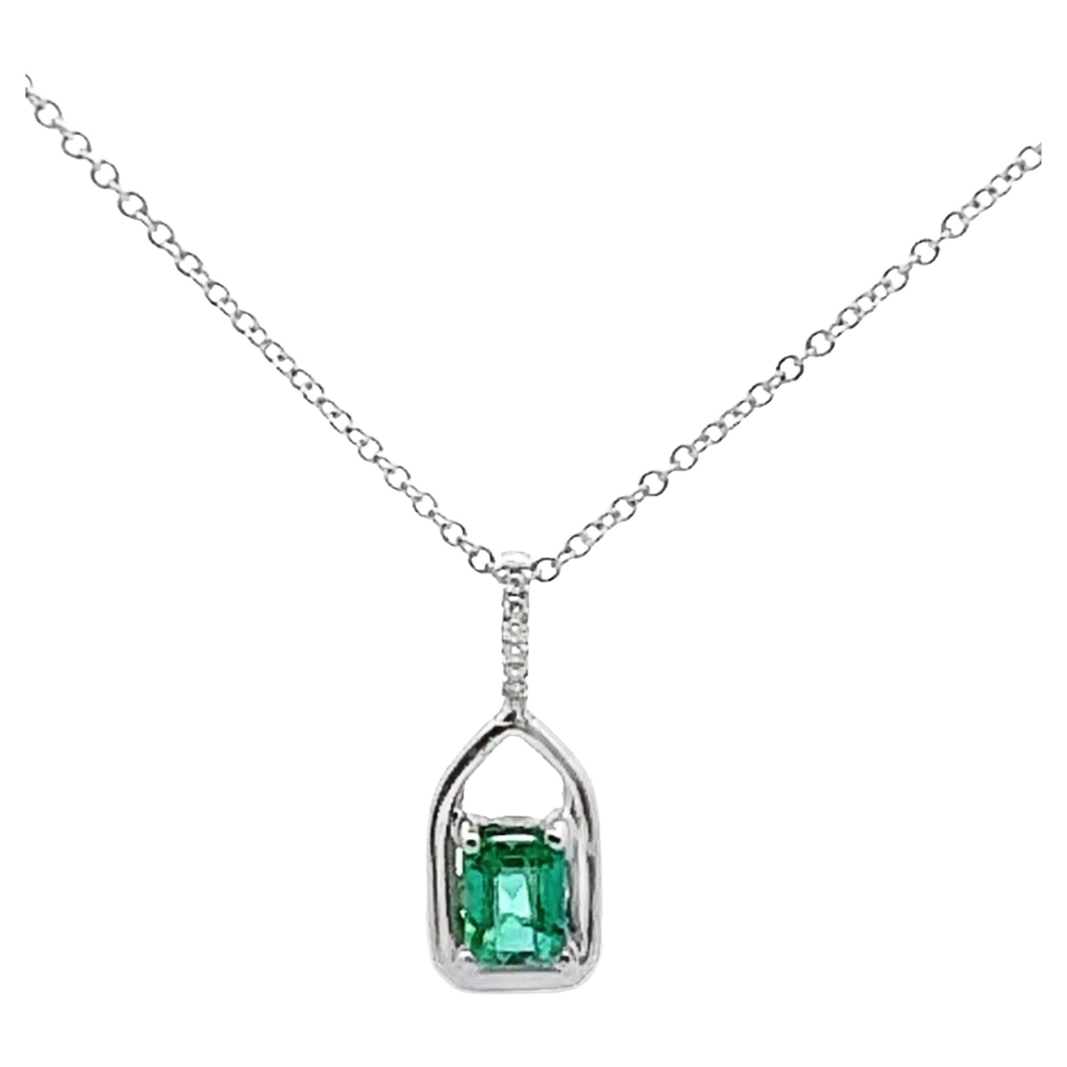 18K White Gold 'Recarlo' Necklace with Center Emerald & Diamonds For Sale