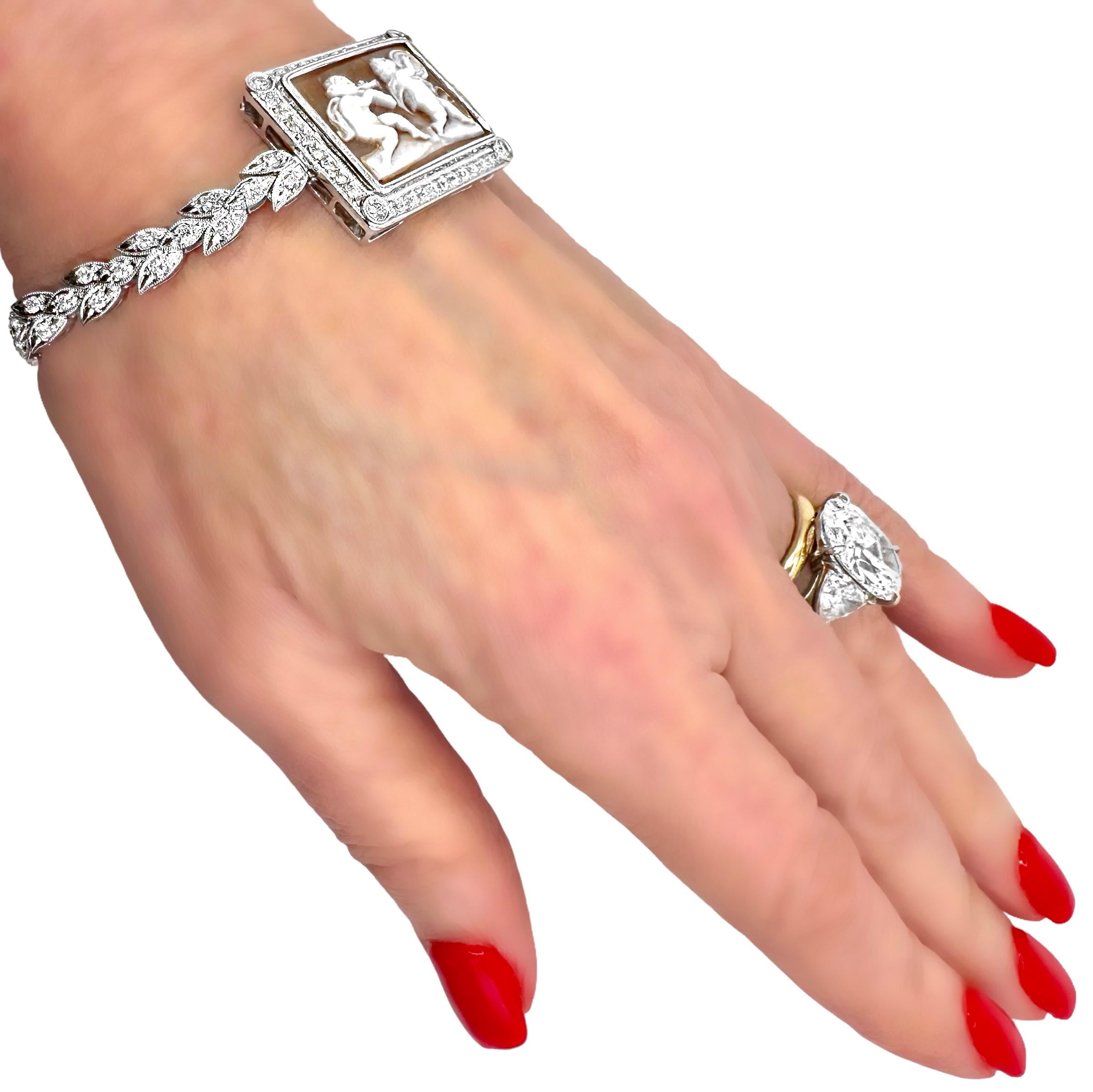 Pulsera Camafeo Cupido Rectangular de Oro Blanco de 18 K con Borde y Banda de Diamantes en venta 5