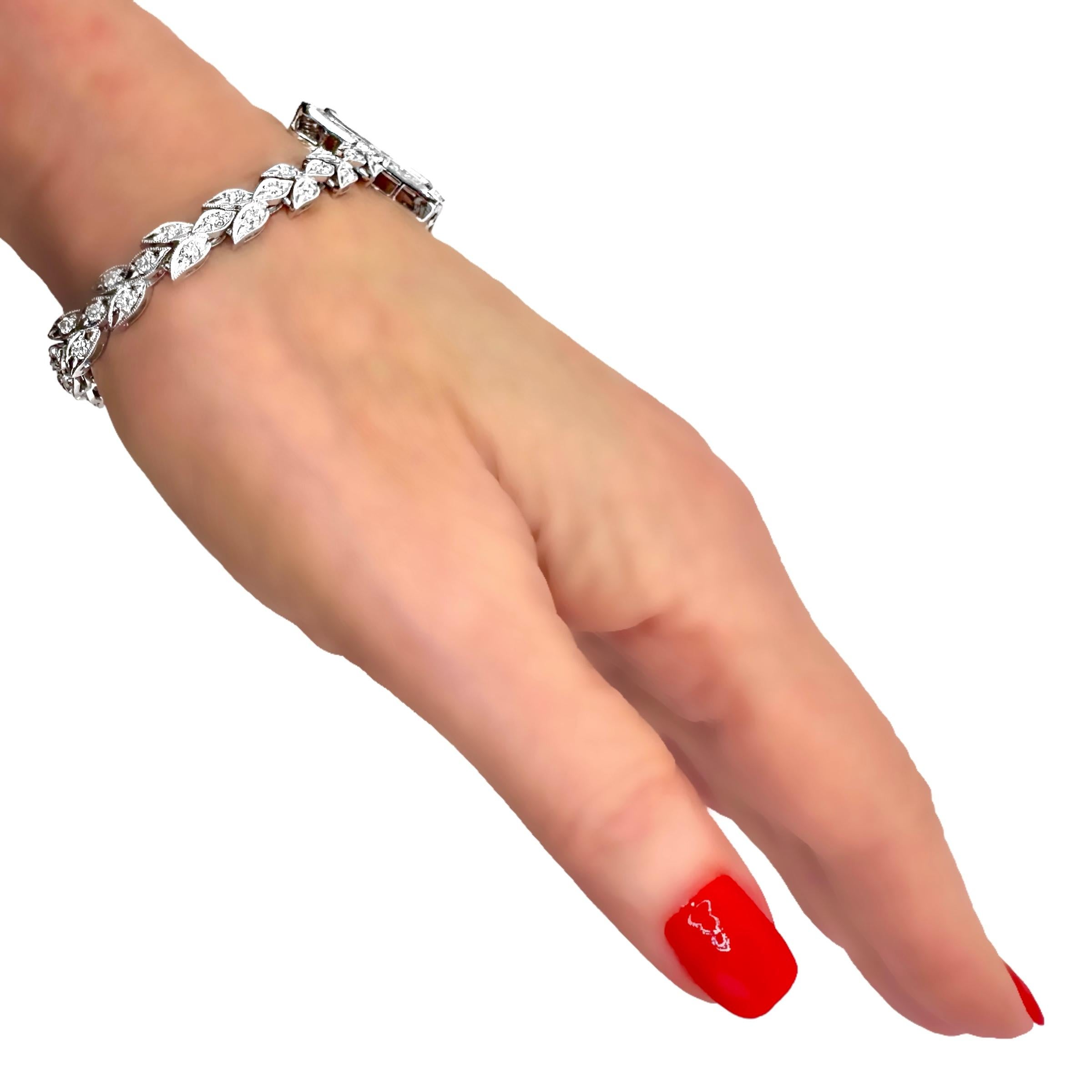 Pulsera Camafeo Cupido Rectangular de Oro Blanco de 18 K con Borde y Banda de Diamantes en venta 6