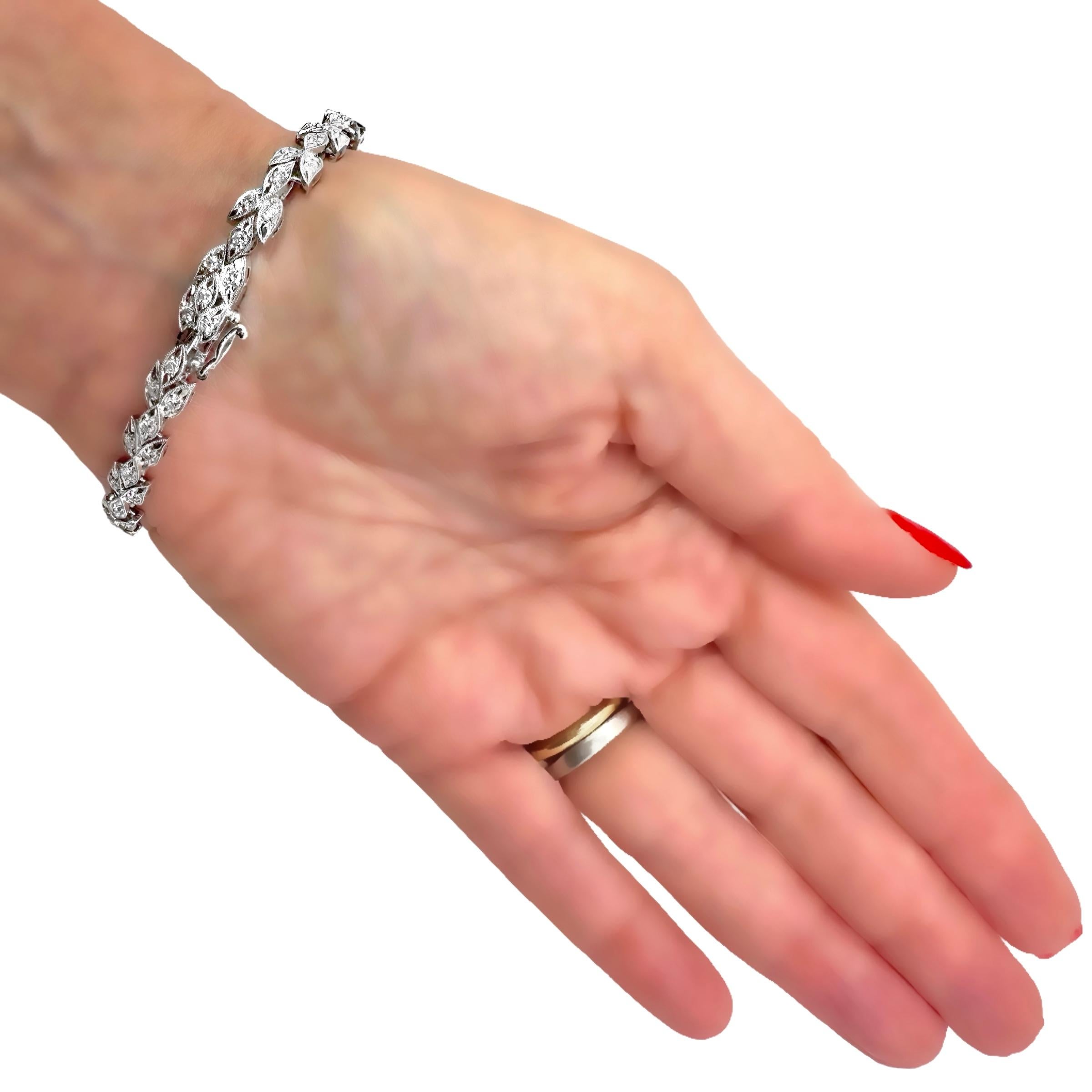 Pulsera Camafeo Cupido Rectangular de Oro Blanco de 18 K con Borde y Banda de Diamantes en venta 7