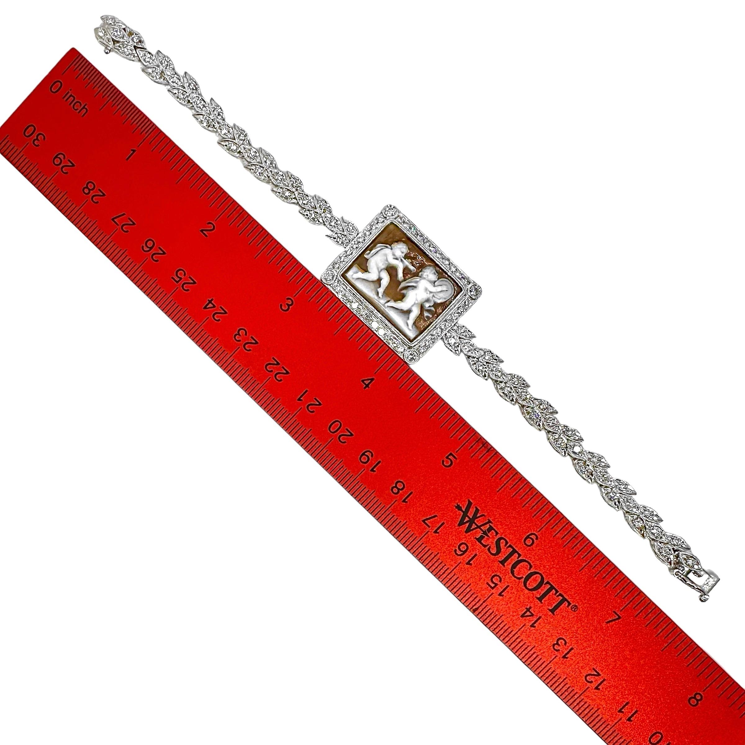 Pulsera Camafeo Cupido Rectangular de Oro Blanco de 18 K con Borde y Banda de Diamantes en venta 1