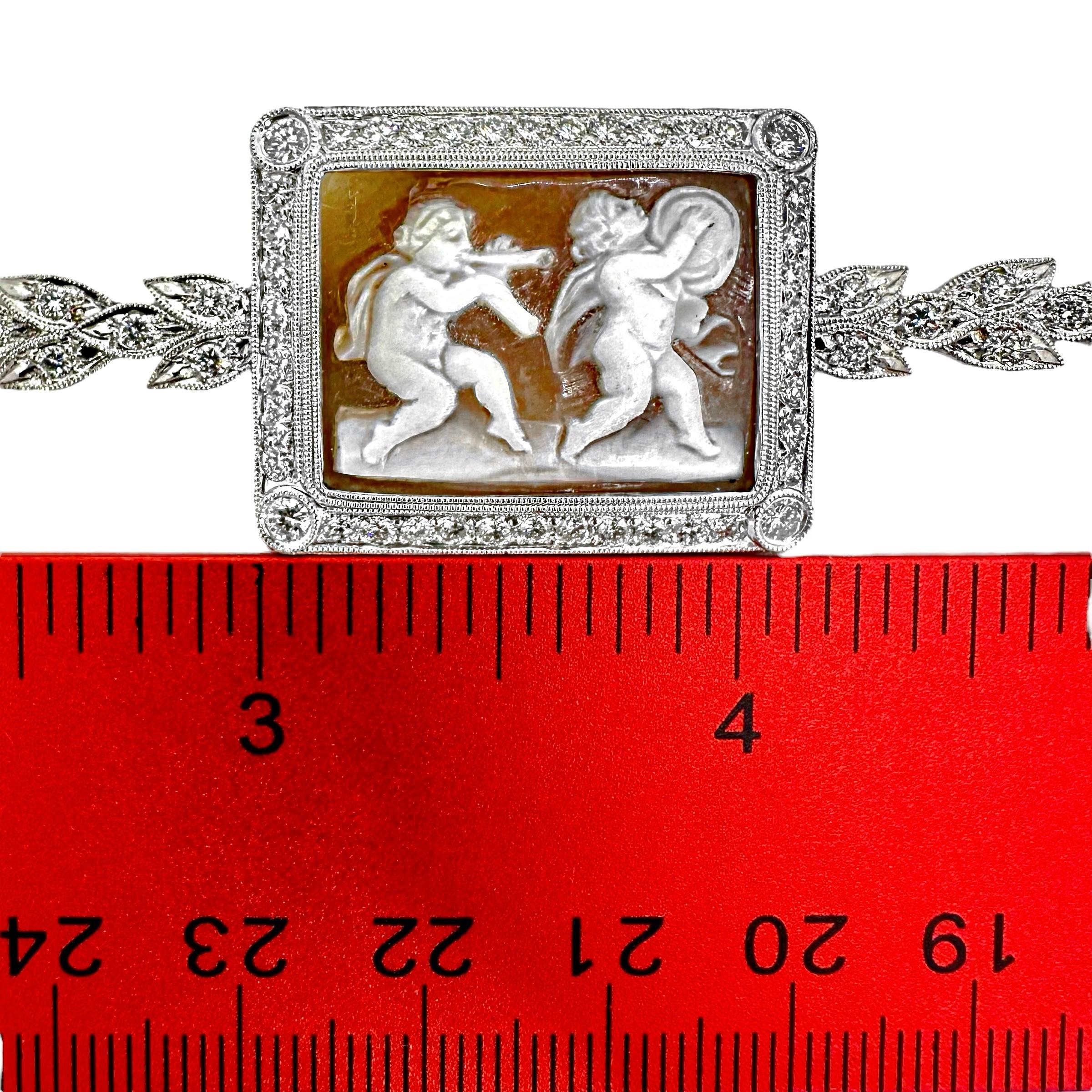 Pulsera Camafeo Cupido Rectangular de Oro Blanco de 18 K con Borde y Banda de Diamantes en venta 2