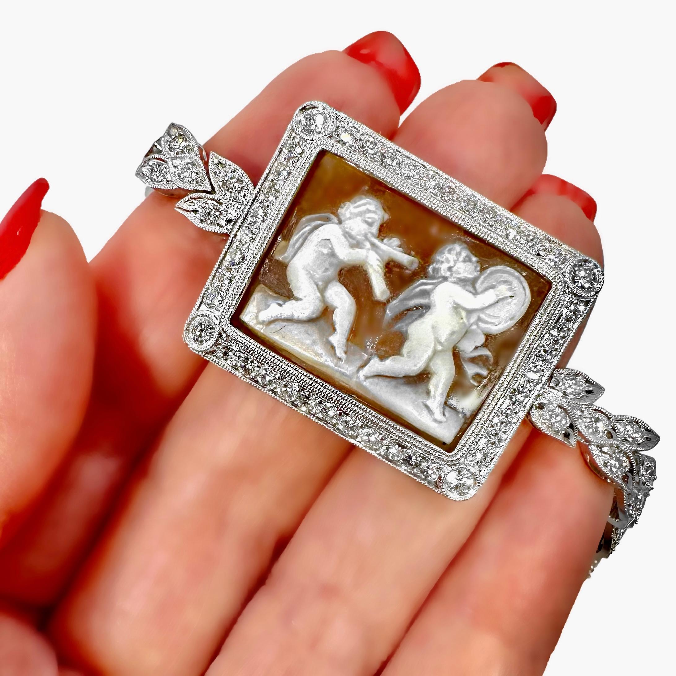 Pulsera Camafeo Cupido Rectangular de Oro Blanco de 18 K con Borde y Banda de Diamantes en venta 3