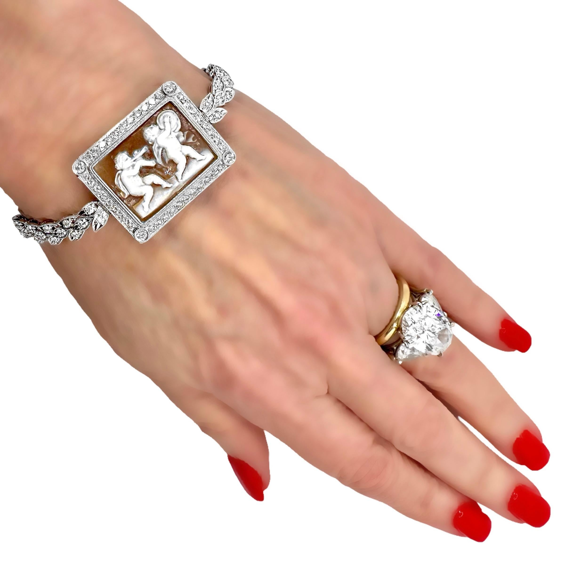 Pulsera Camafeo Cupido Rectangular de Oro Blanco de 18 K con Borde y Banda de Diamantes en venta 4
