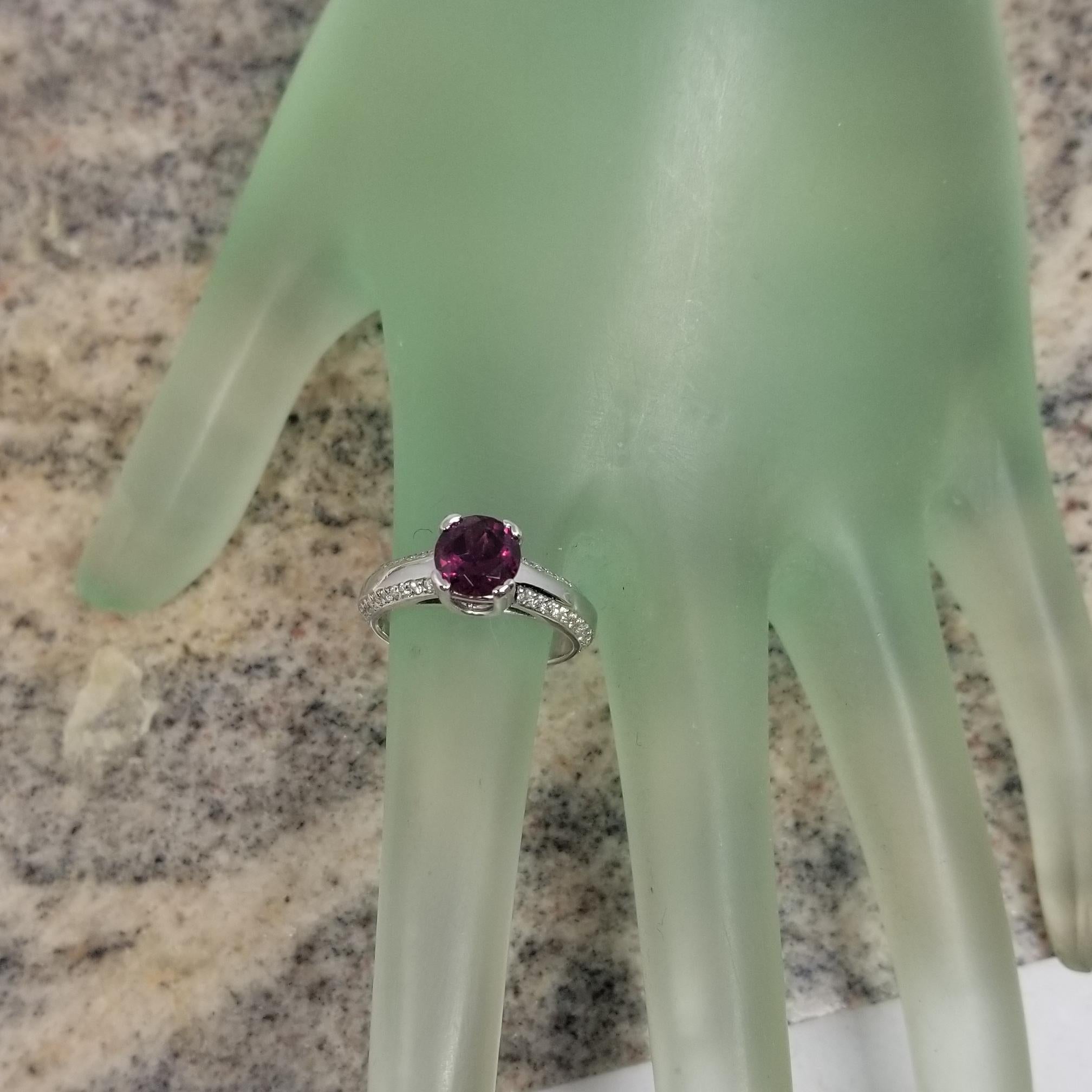 18 Karat White Gold Rhodolite Garnet and White Diamond Ring In Excellent Condition For Sale In Los Angeles, CA