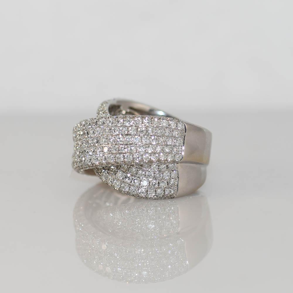 Women's or Men's 18K White Gold Ribbon Style Diamond Ring 4.00ct For Sale