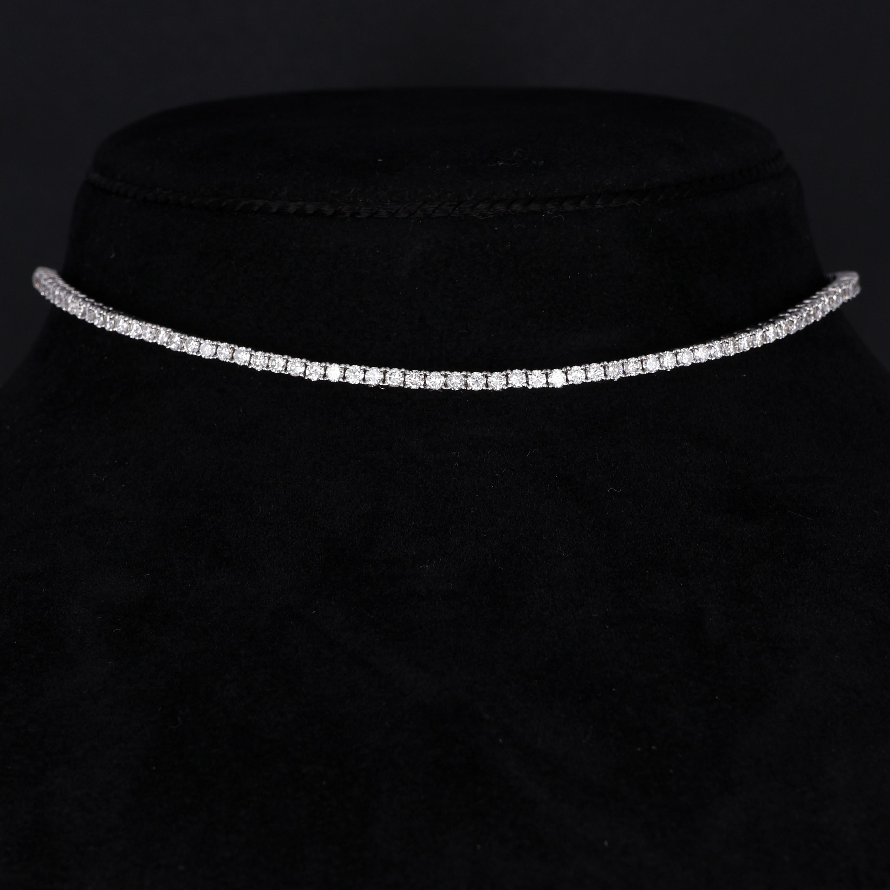 NOTA IMPORTANTE:
✔ No se añadirá ningún coste adicional a este pedido.
✔ Los gastos de envío y los derechos de aduana corren totalmente de nuestra cuenta.
--------------------
Un collar gargantilla rígido, elegante y minimalista, elaborado en oro