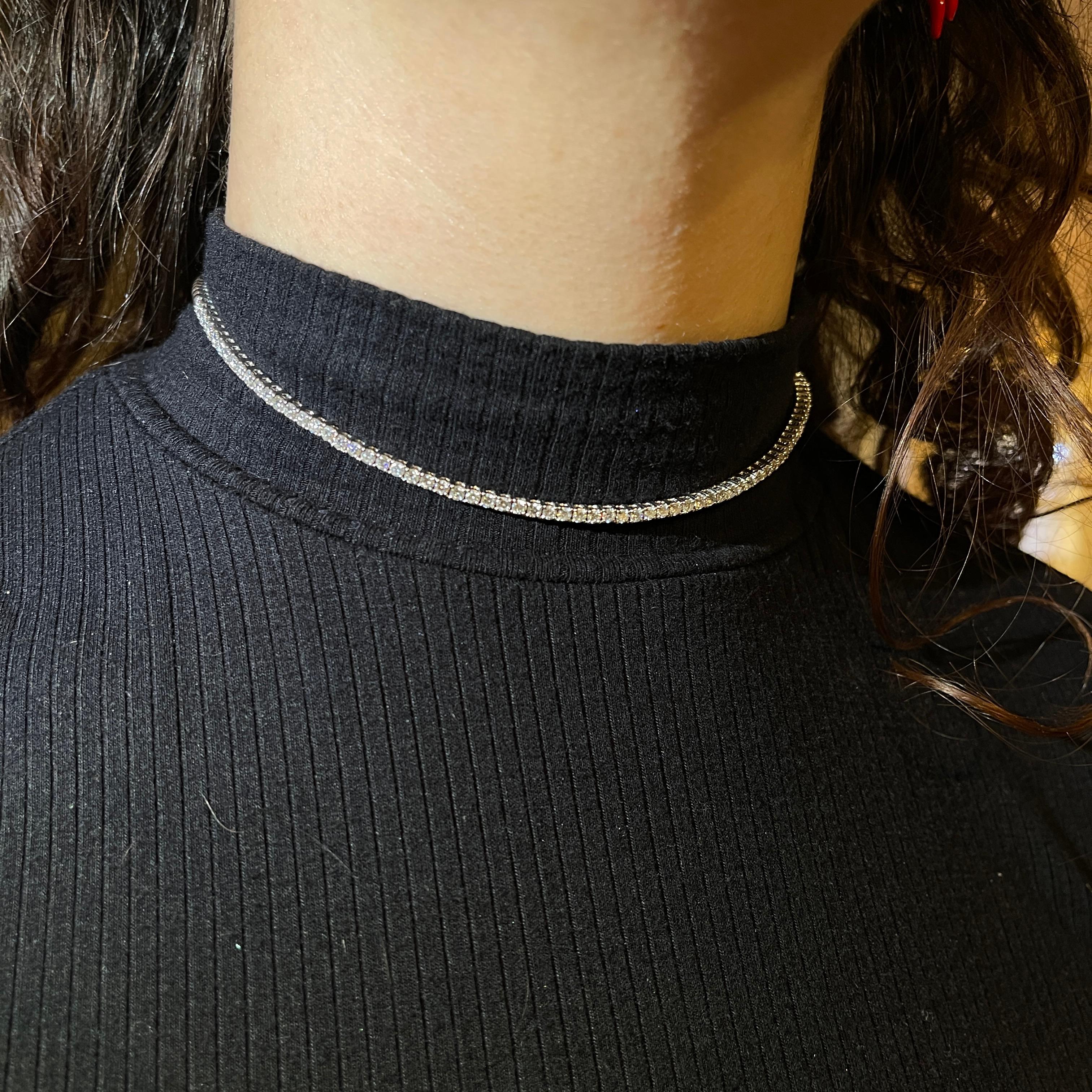Gargantilla Rígida de Oro Blanco de 18 K con Diamantes en venta 1