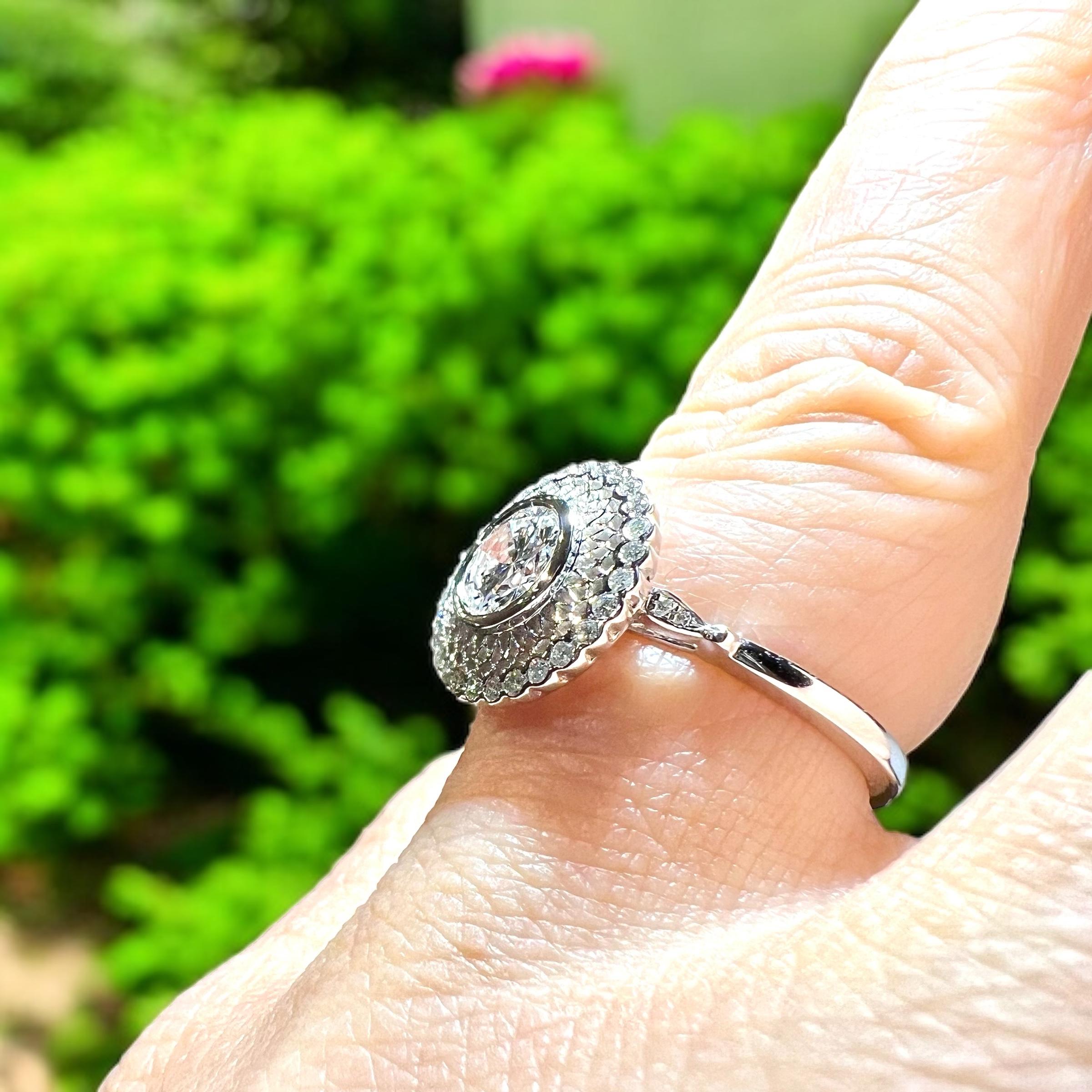 Art déco Bague en or blanc 18k  Diamant brillant moderne de 0,70 ct G/VS, inspiration art déco en vente