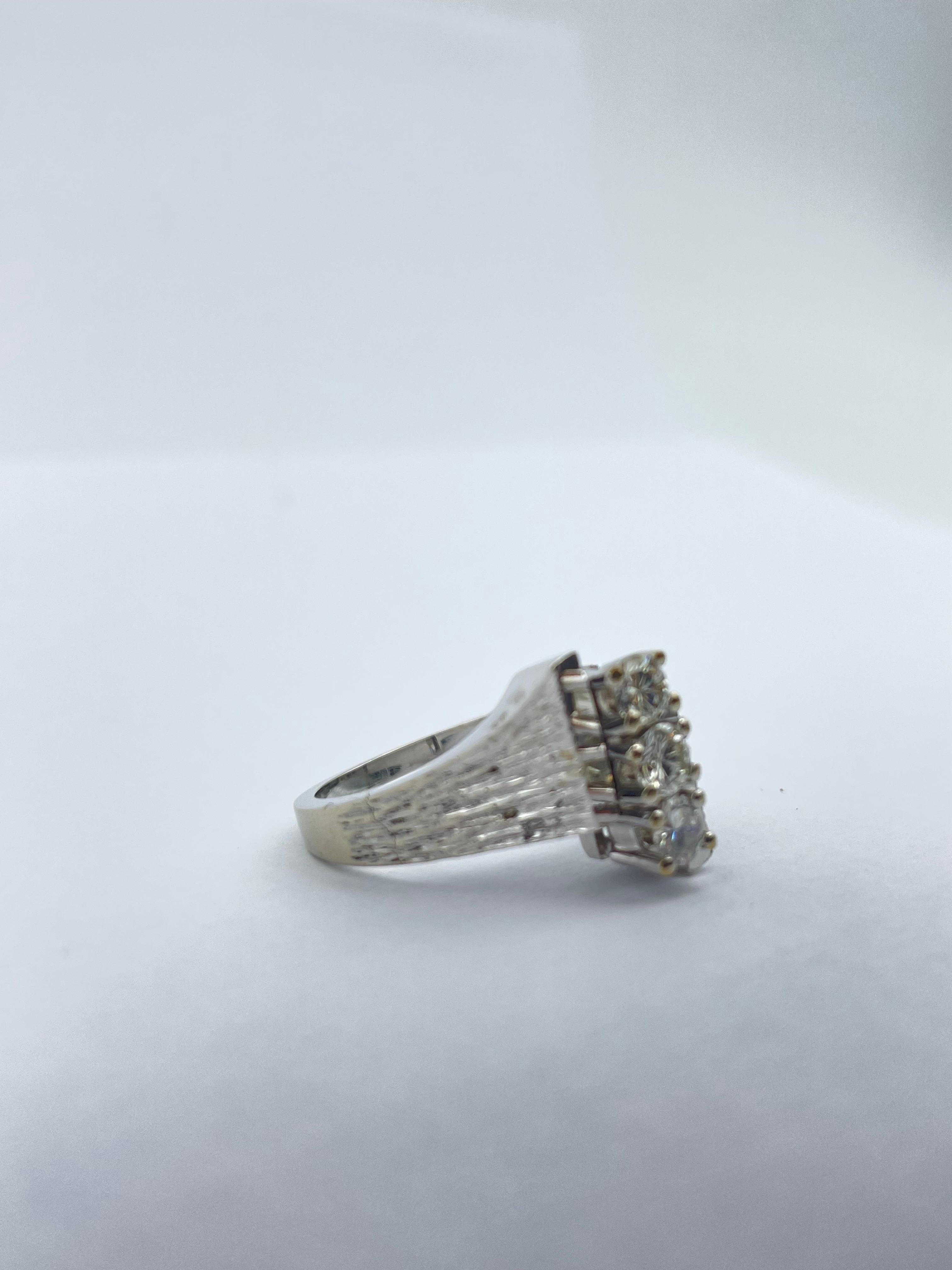 18k White Gold Ring, Diamonds 0.50 Carat In Good Condition For Sale In Berlin, BE
