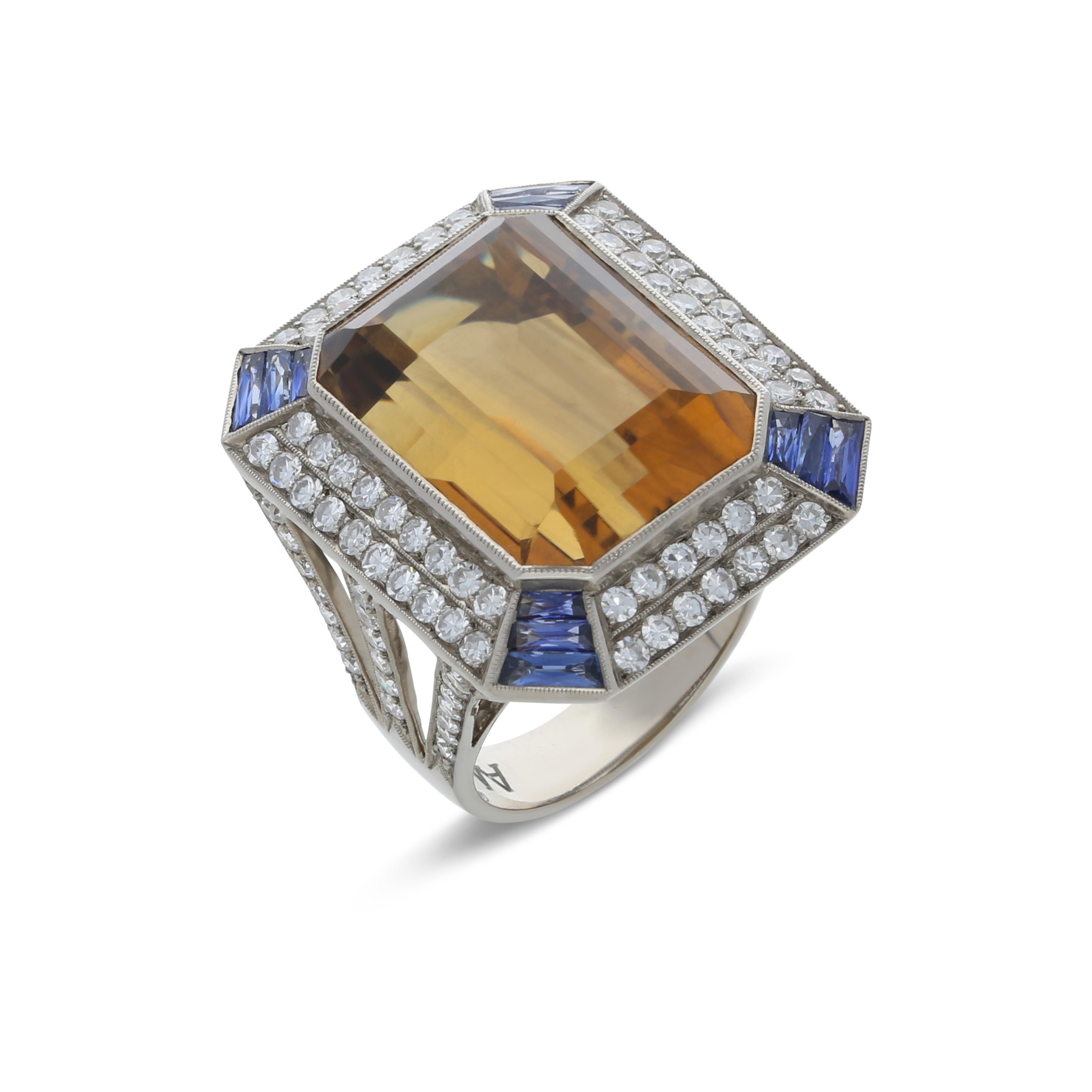 Anello in oro bianco 18 carati
Un lussuoso anello artigianale in oro bianco 18 carati con diamanti incastonati per un totale di 2,2 carati.
Al centro dell'anello si trova un'imponente pietra citrina dal taglio ottagonale,
circondato da decorazioni