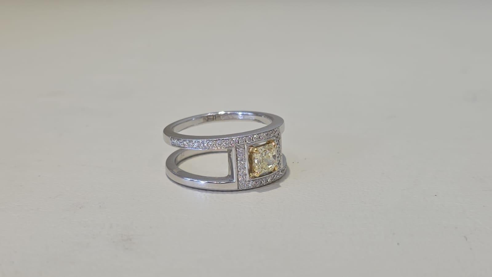 Taglio princess Anello in oro bianco 18k in vendita