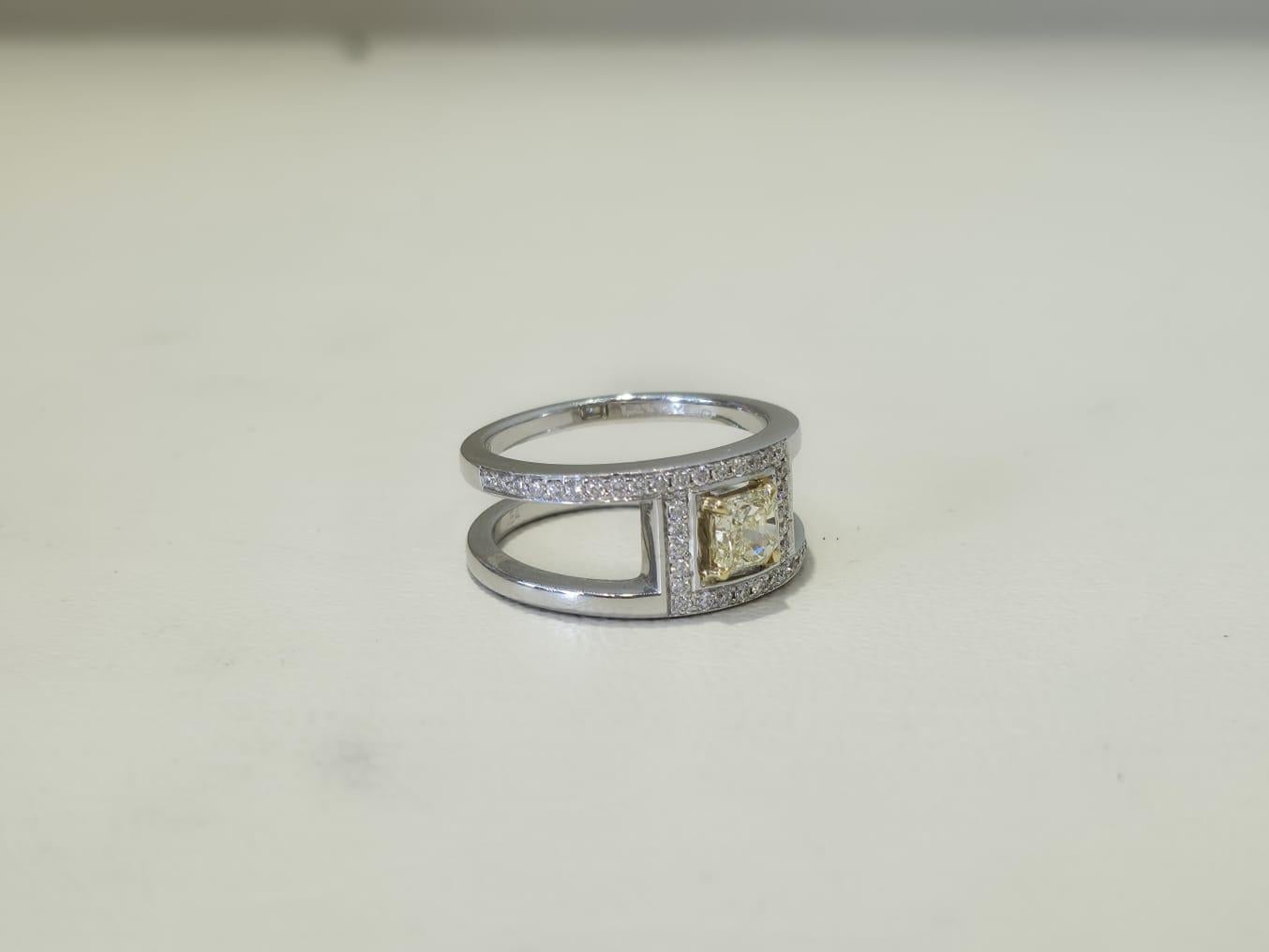 Anello in oro bianco 18k in vendita 1