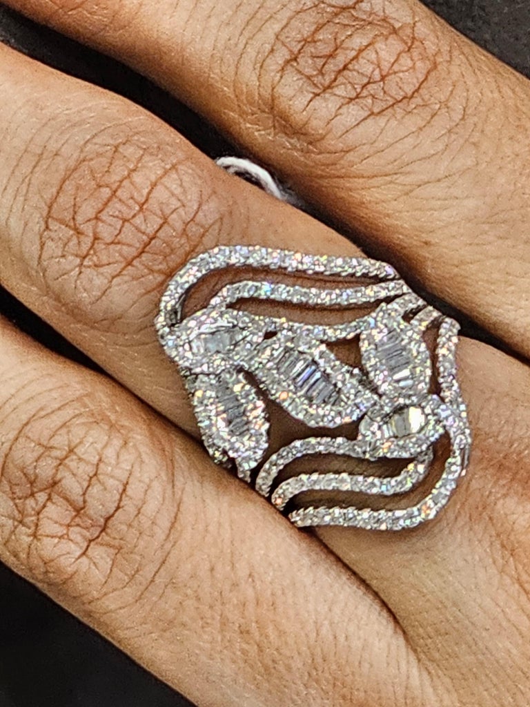 18K White Gold Ring Round and Tapper Diamond Dress Ring For Sale at 1stDibs