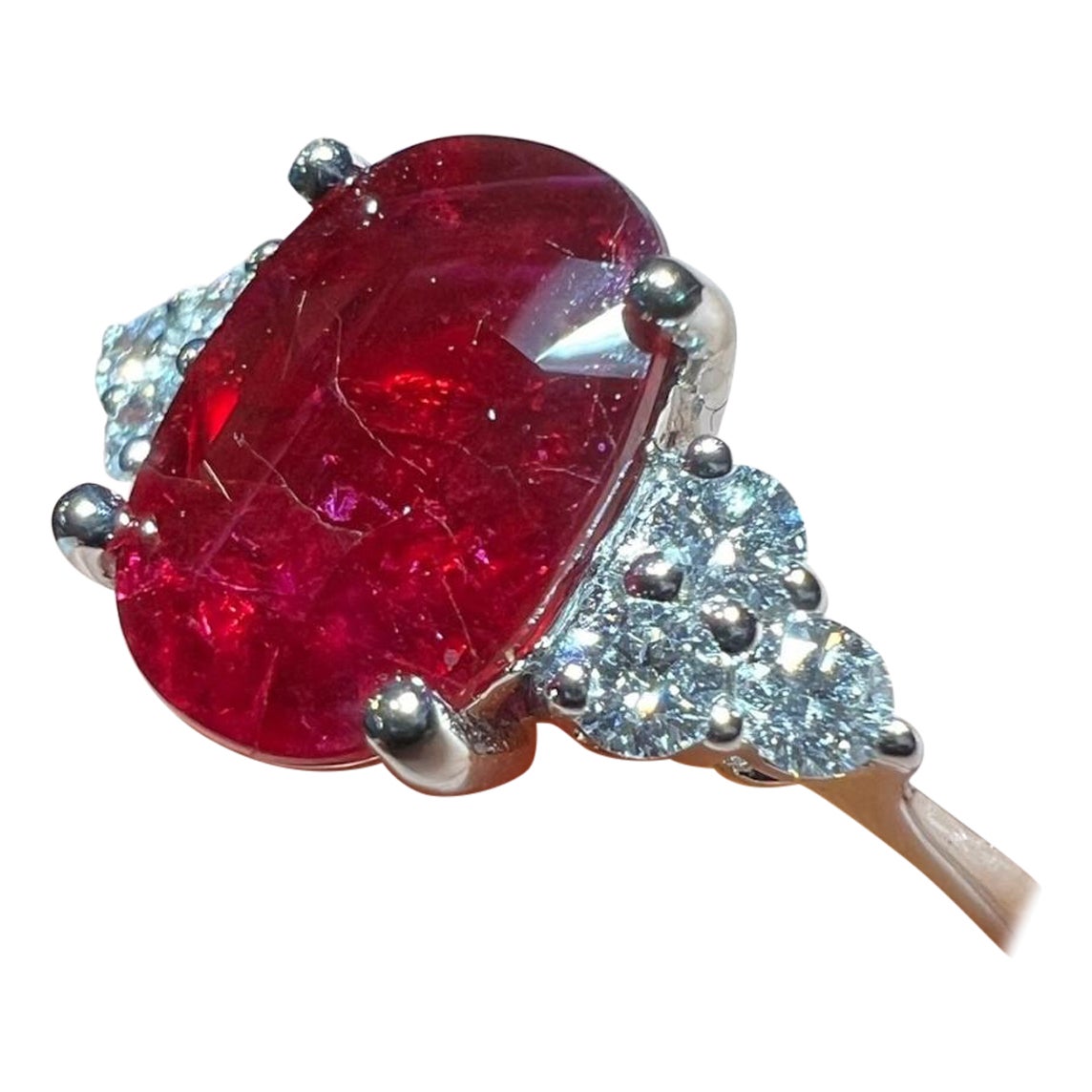 18k White Gold Ring Set With A 2.04 Ct Natural Ruby – Intense Red 
Diamond Bril For Sale