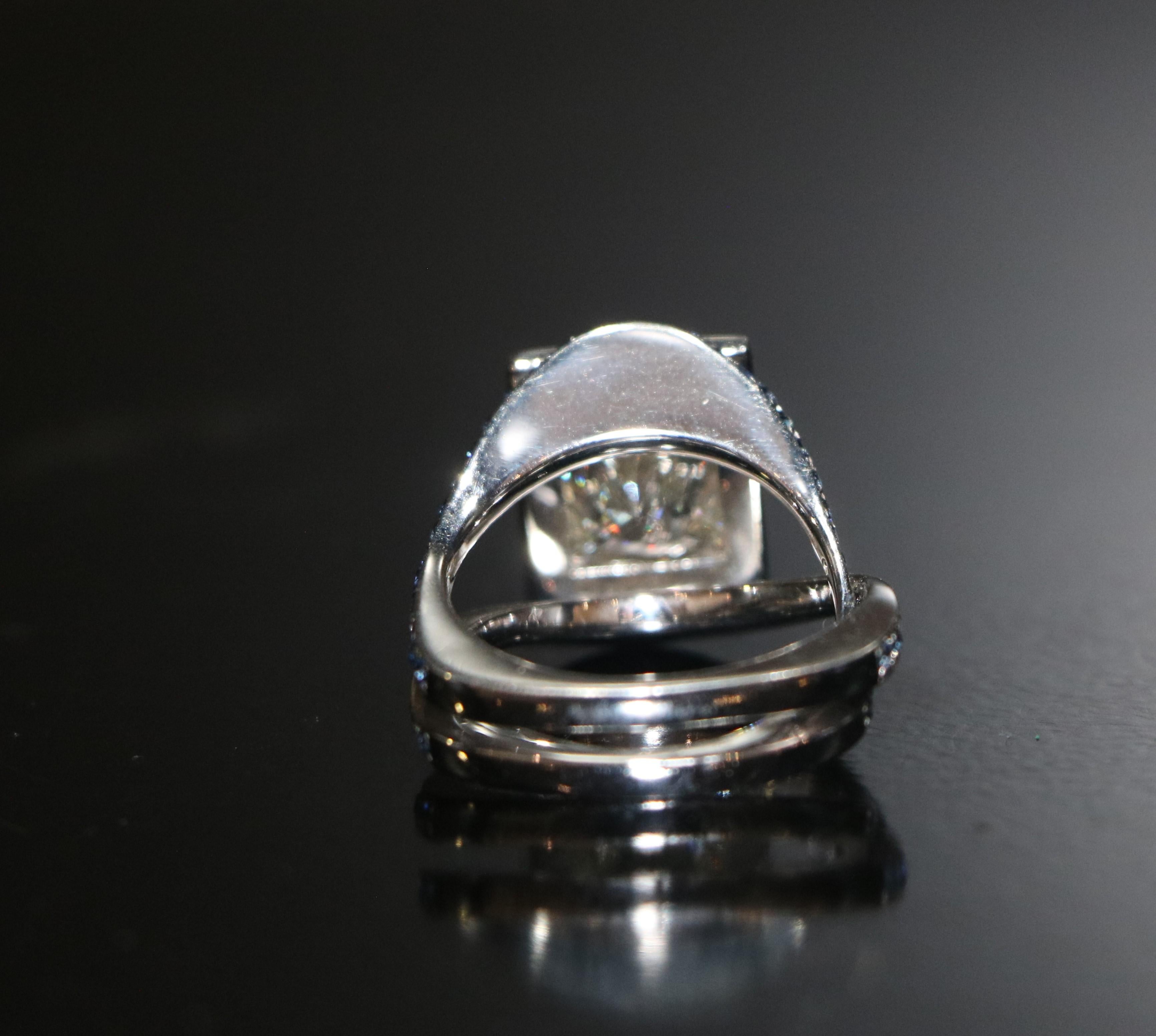 Donna Anello in oro bianco 18K con diamanti e zaffiri incastonati in vendita