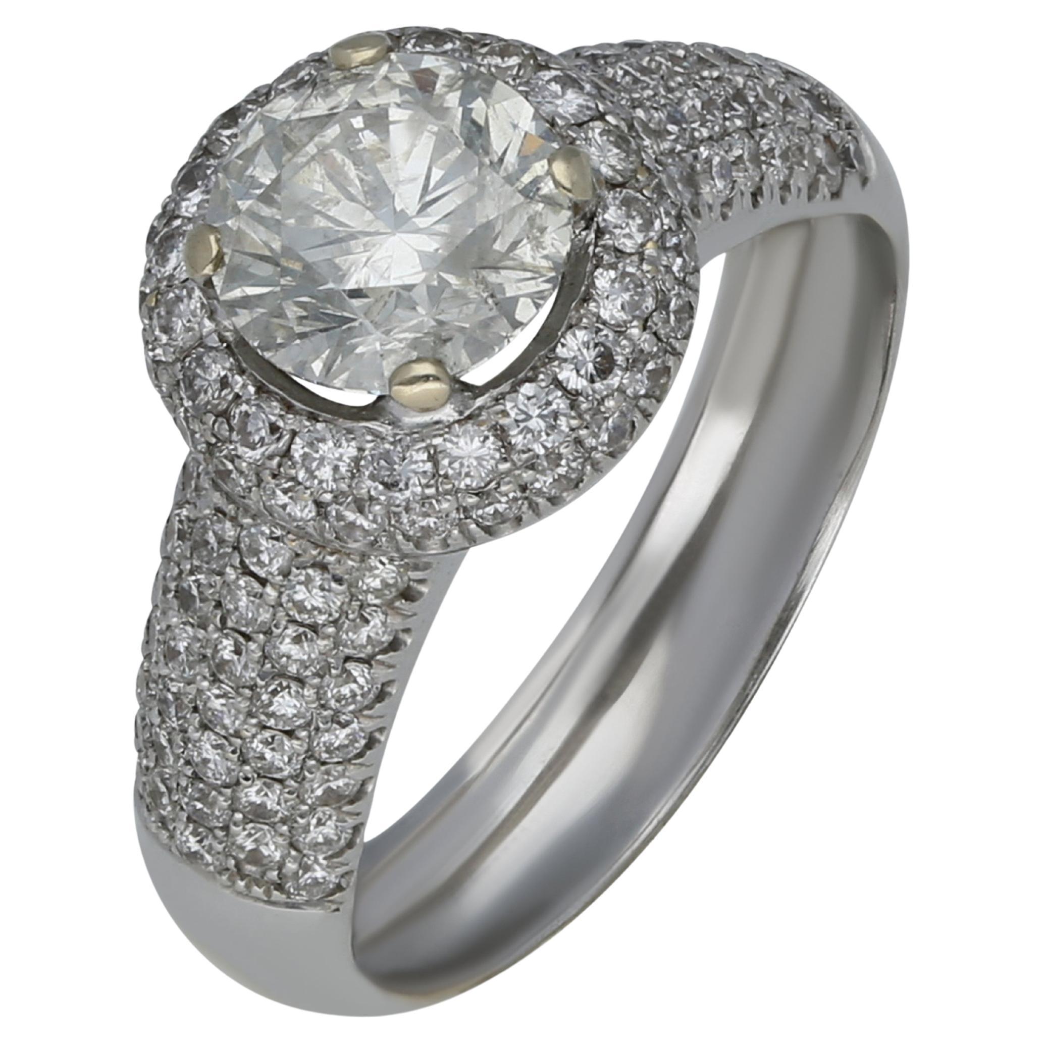 Anello in oro bianco 18K con diamanti incastonati