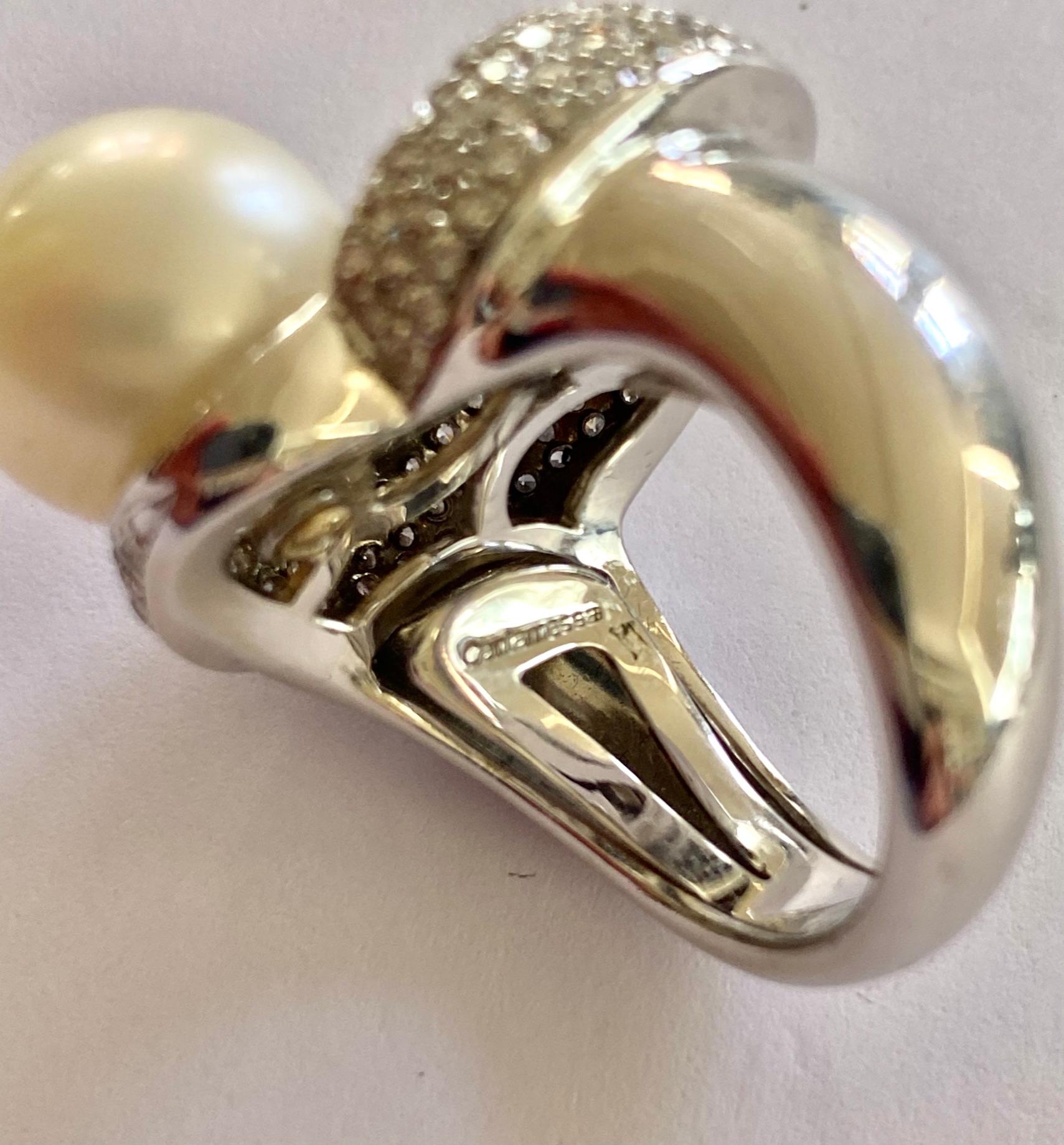 18 Karat Gold Ring Signed: CANTEMESSA, Set with 218 Diamonds and One ‘1’ Pearl For Sale 1