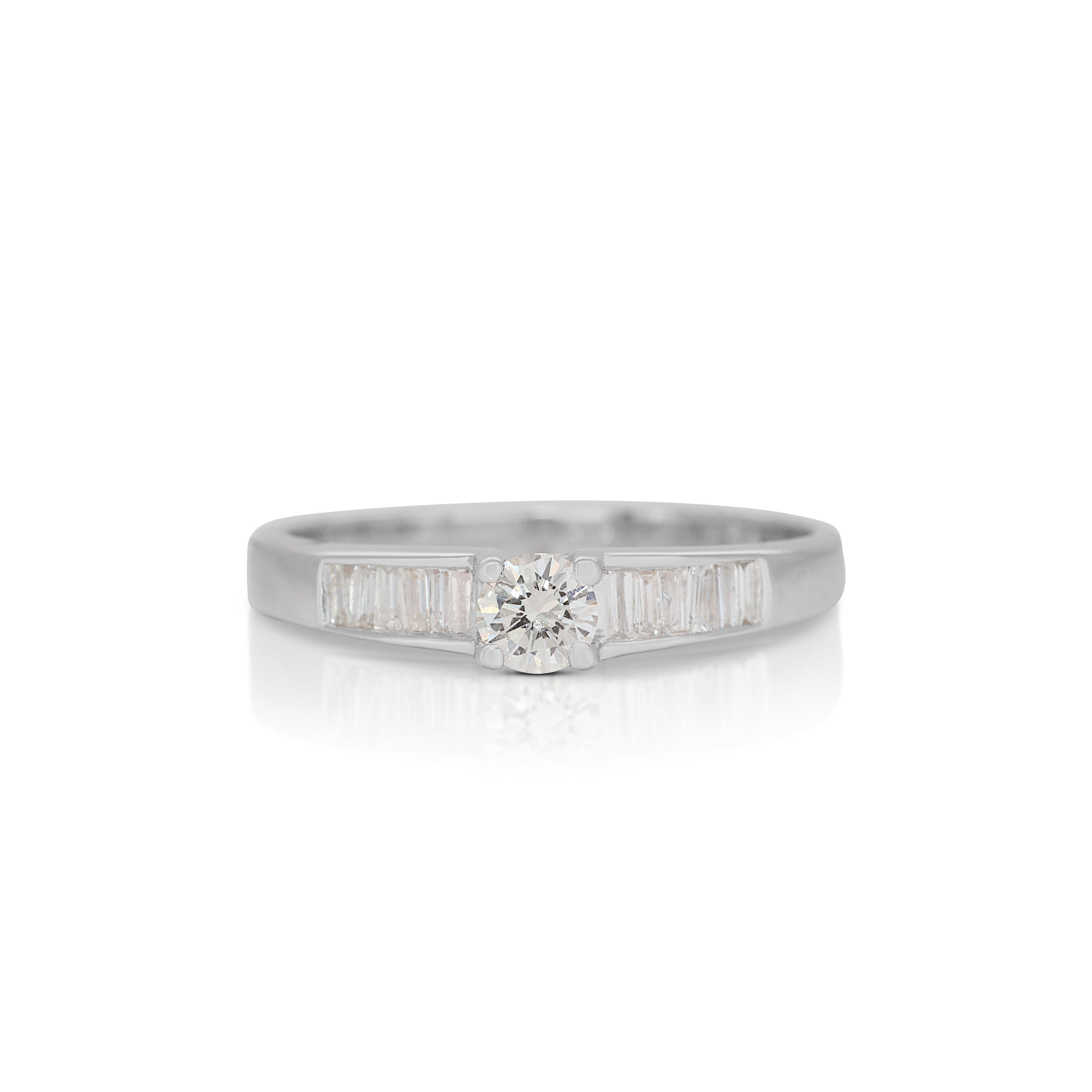 18K White Gold Ring with 0.22ct Diamond