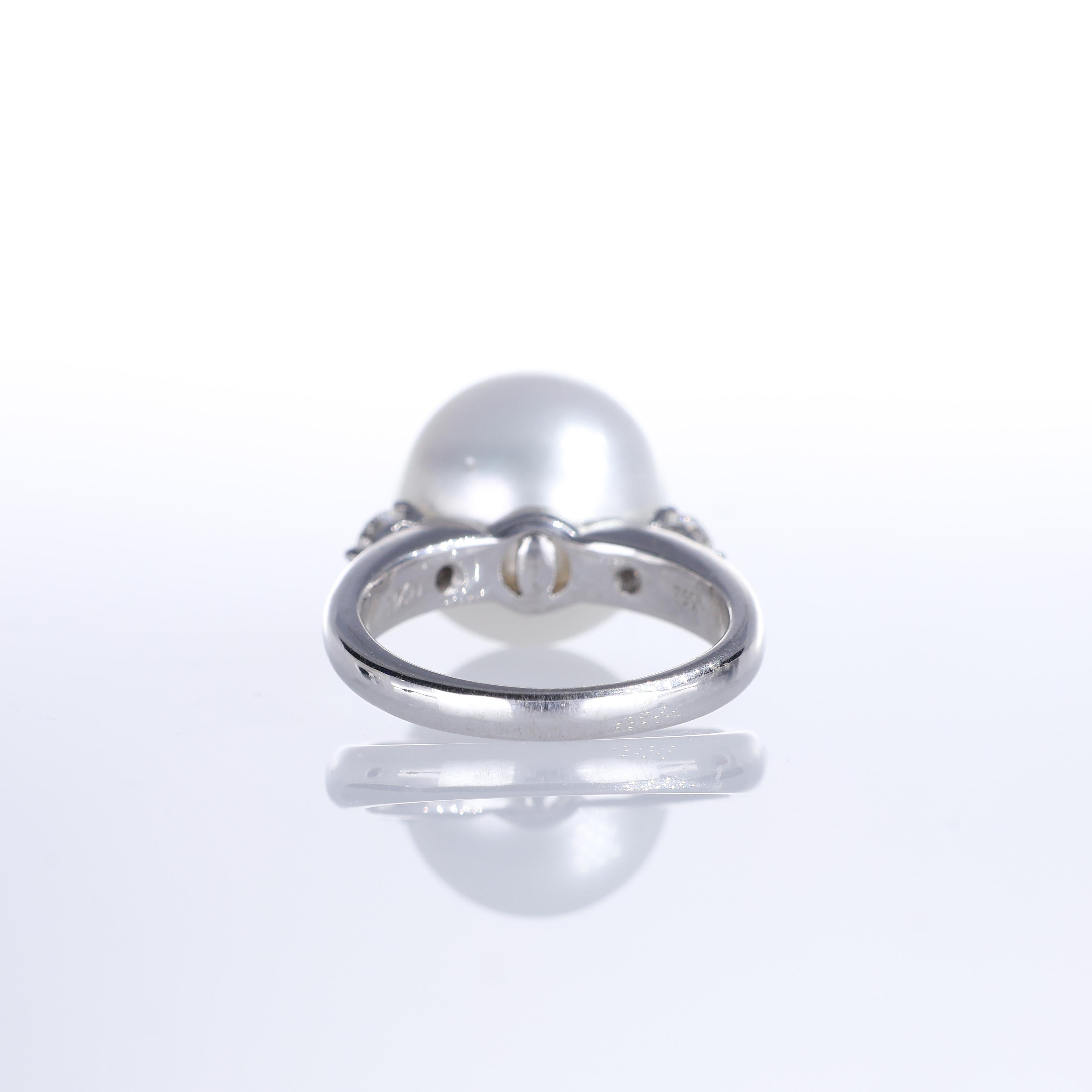 Women's or Men's 18K White Gold Ring with 13.5mm White Pearl and Brilliant-Cut Diamonds For Sale