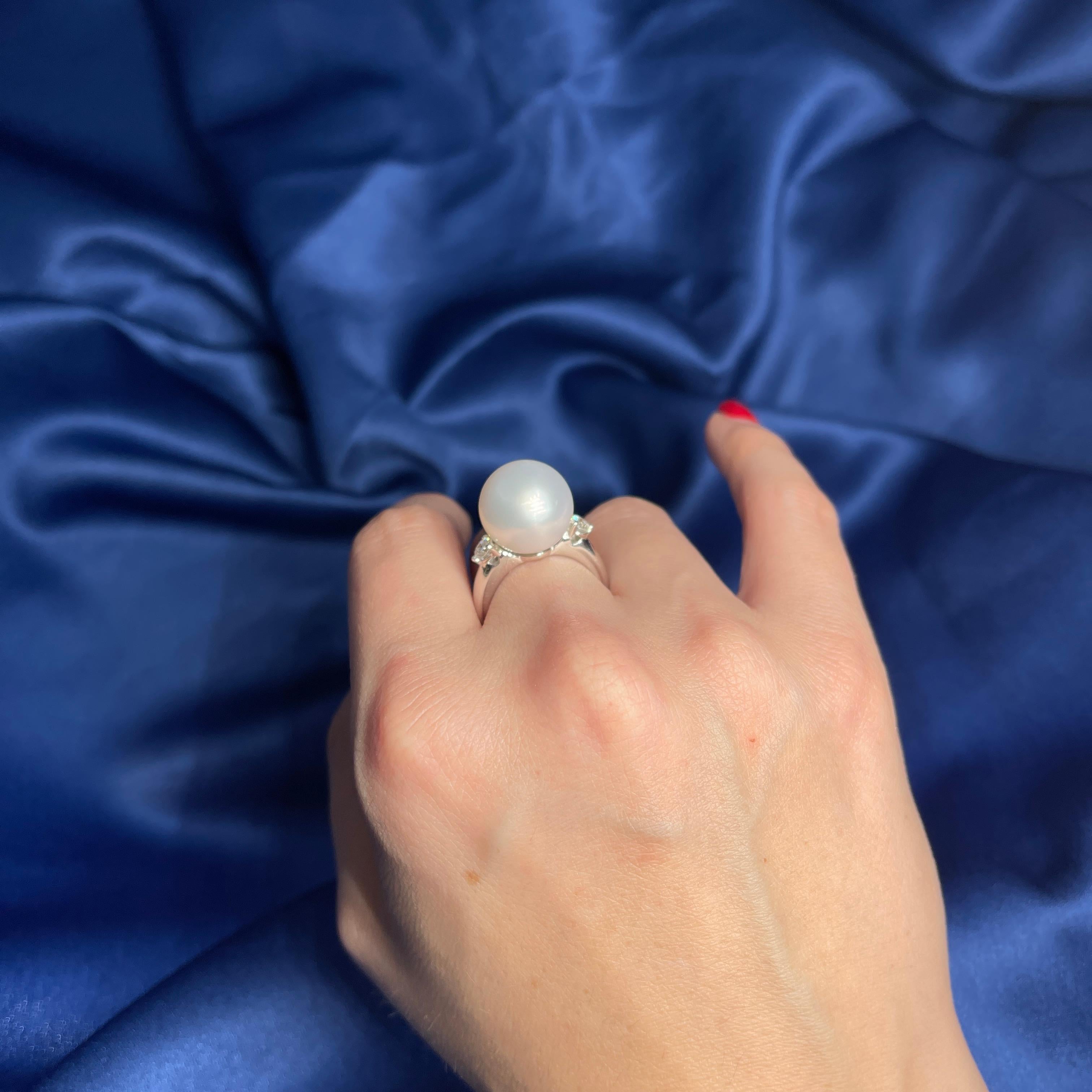 18K White Gold Ring with 13.5mm White Pearl and Brilliant-Cut Diamonds For Sale 4
