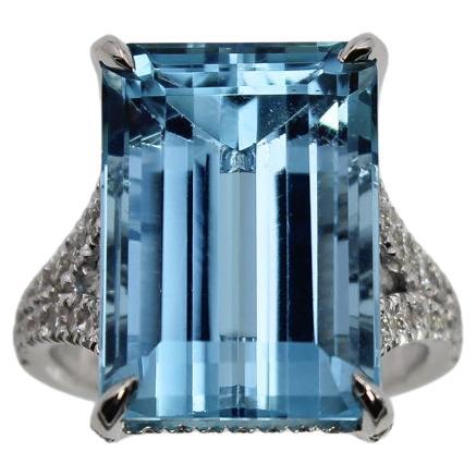 18k White Gold Ring with 14.29 ct Santa Maria Aquamarine and Diamonds
