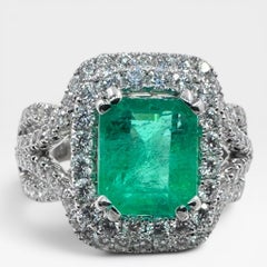 18k White Gold Ring with 1.92Ct. Emerald and Diamonds 1.34 Ct. (Size 5.75)