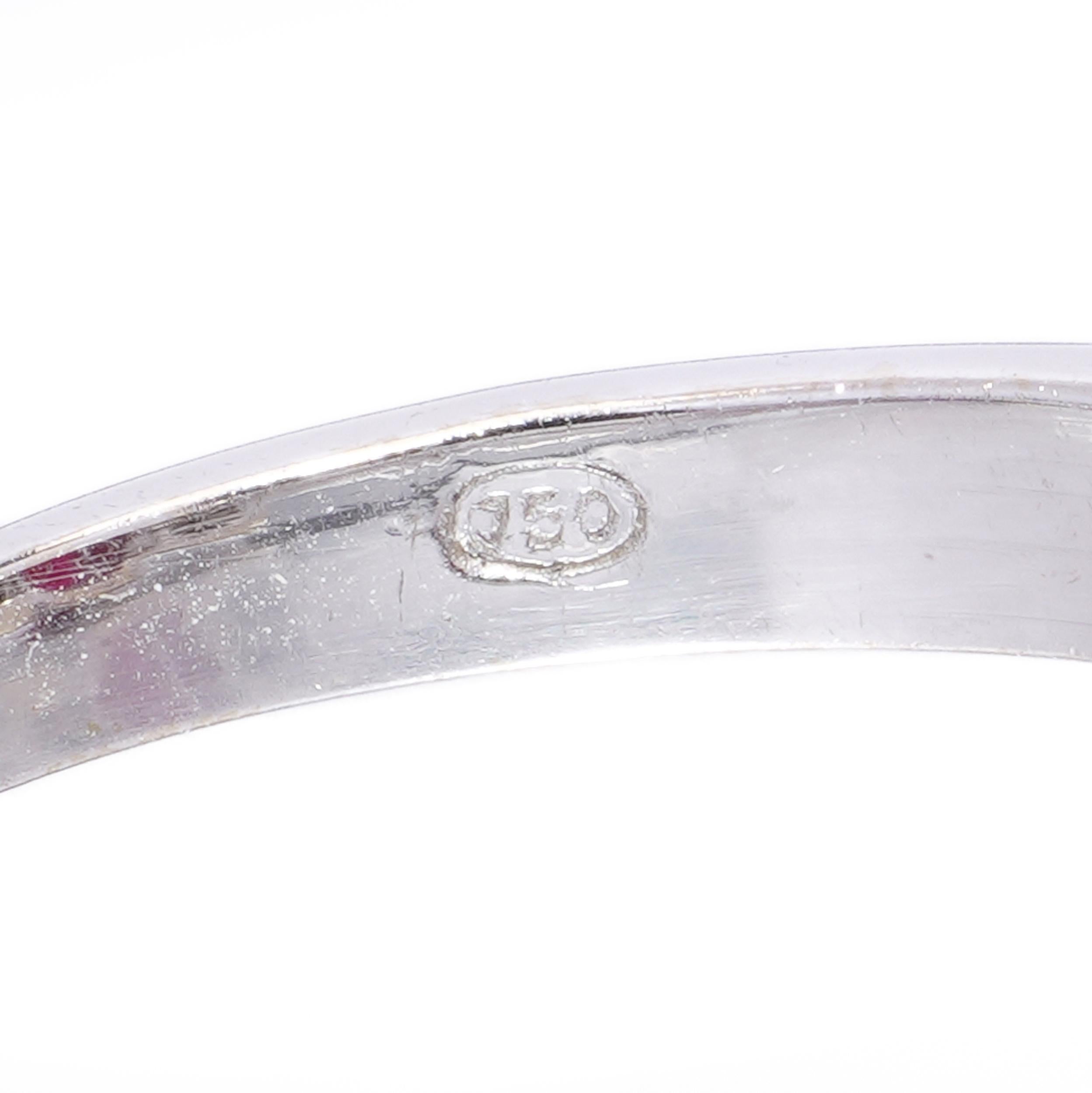 Anillo de oro blanco de 18 quilates con rubí natural de 2,15 ct y diamantes talla princesa en venta 2