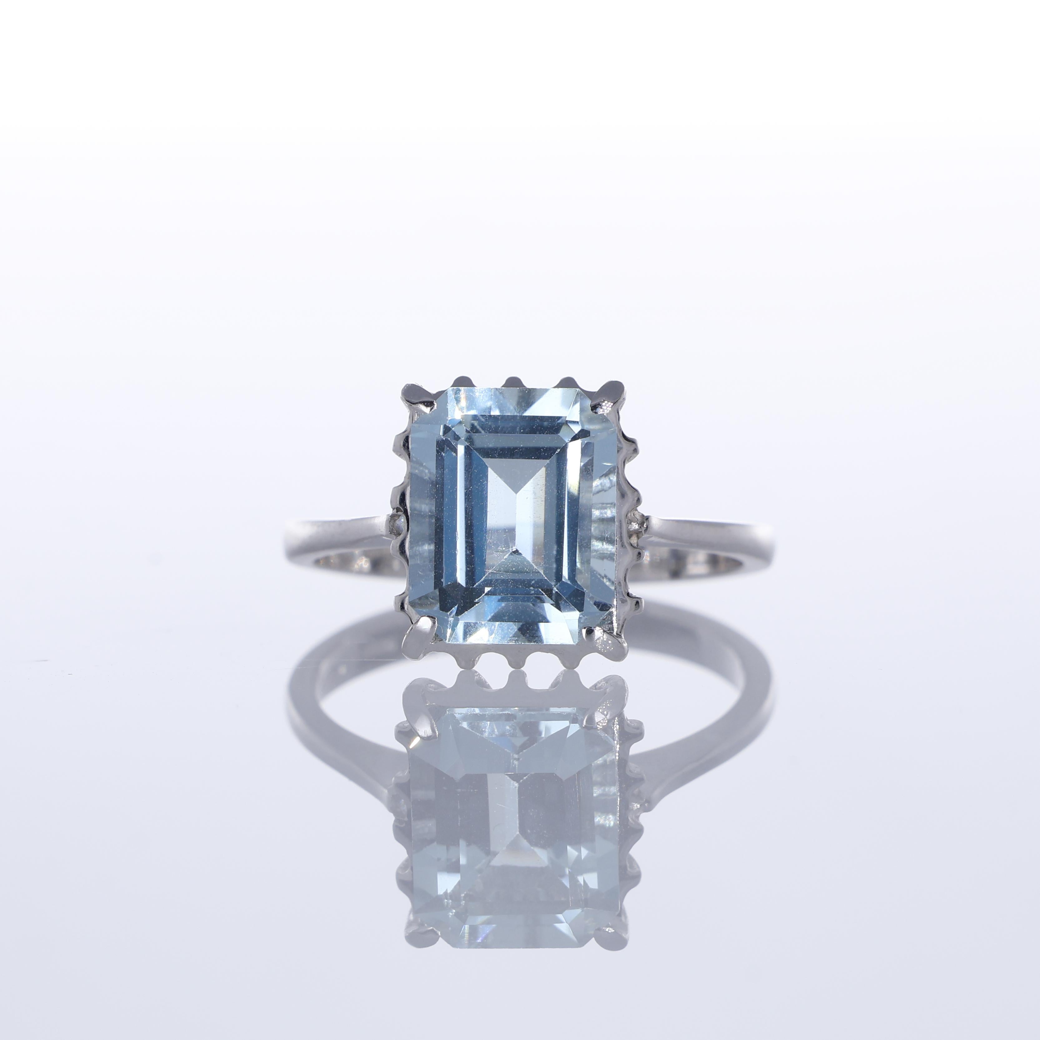 IMPORTANT NOTE:
✔ No additional costs will be added to this order.
✔ Shipping and customs duties are fully covered by us.
--------------------
A refined 18K white gold ring showcasing a 3.20-carat emerald-cut aquamarine, set in an elegant prong
