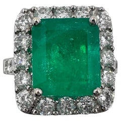 Bague en or blanc 18k avec 4.63Ct. Émeraude et diamants 1,91 ct. (Taille 6.25)