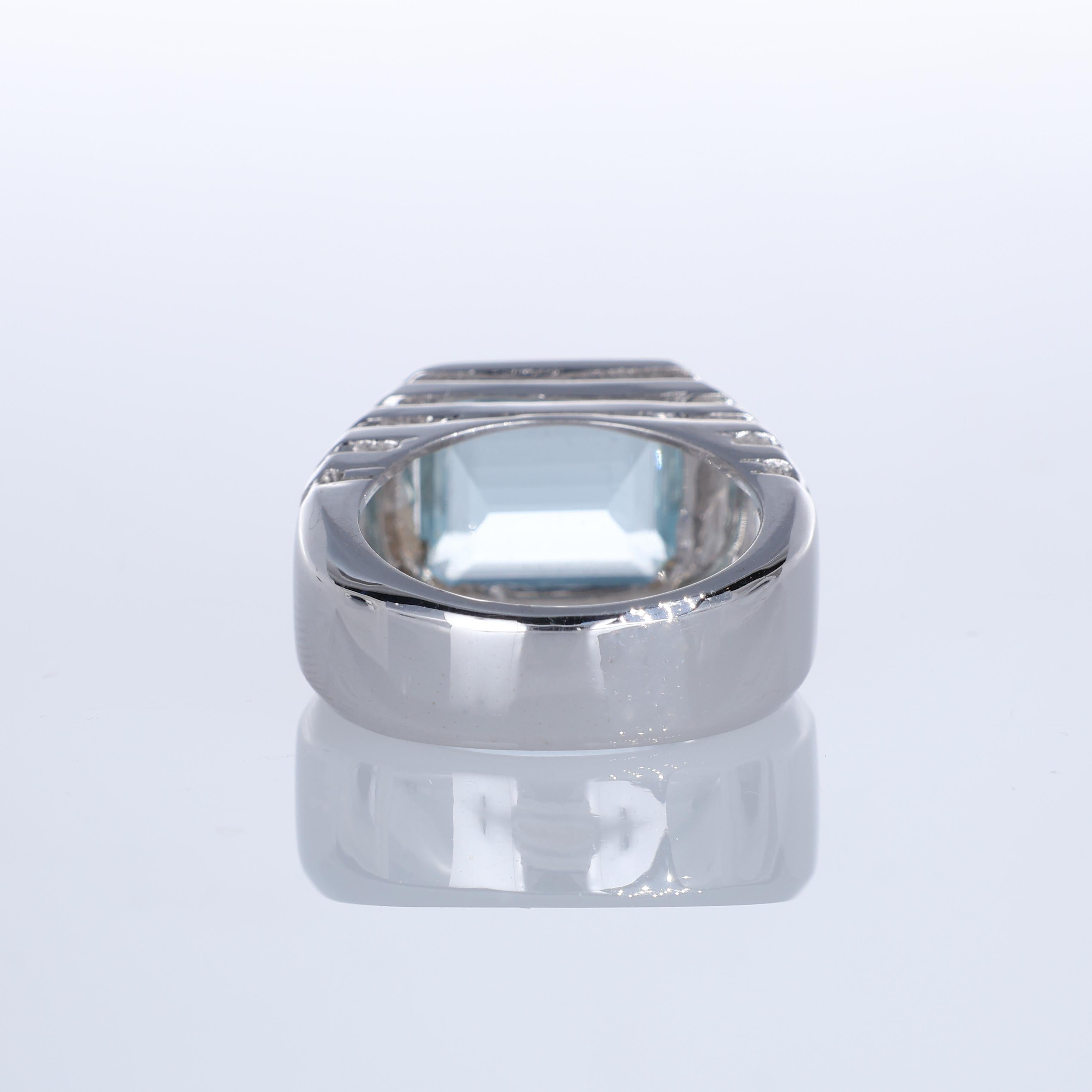 Women's or Men's 18K White Gold Ring with 4.98-Carat Emerald-Cut Aquamarine For Sale