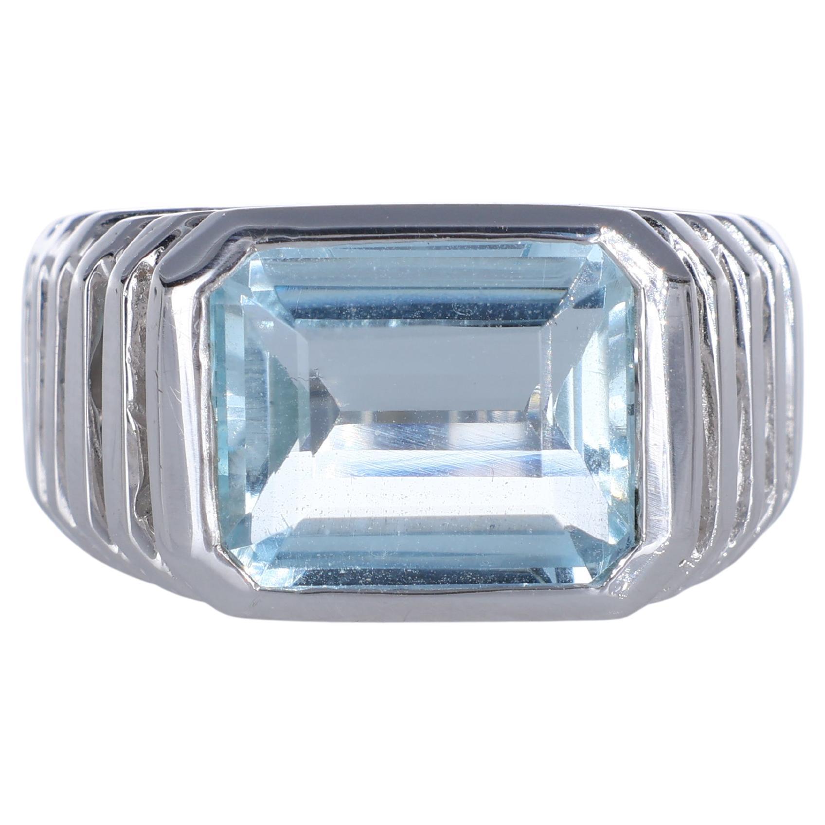 18K White Gold Ring with 4.98-Carat Emerald-Cut Aquamarine