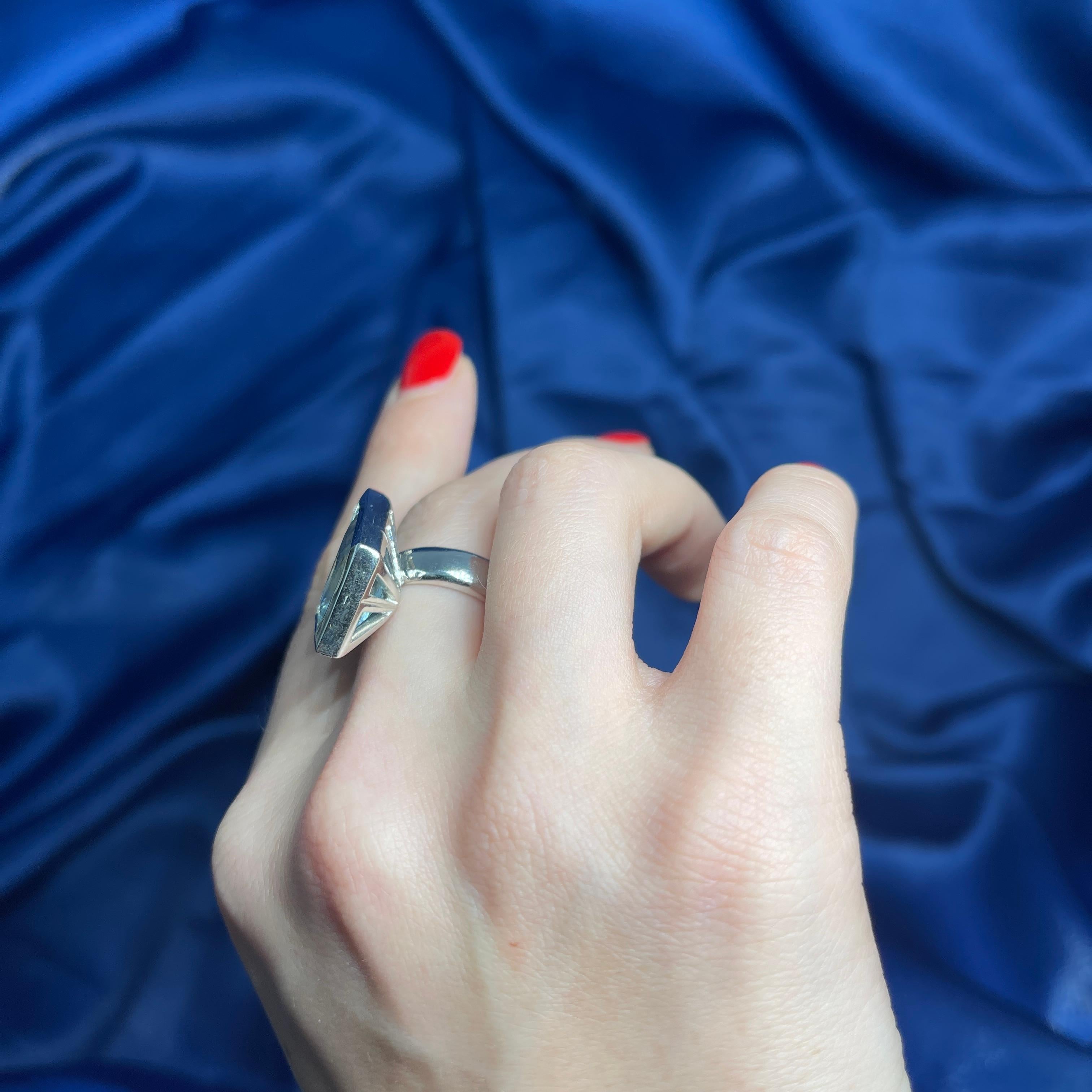 18K White Gold Ring with 7.07-Carat Rhombus-Cut Aquamarine For Sale 4