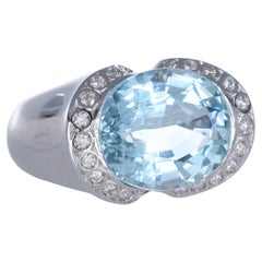 18K White Gold Ring with 8.73 Carat Oval Aquamarine and Diamonds