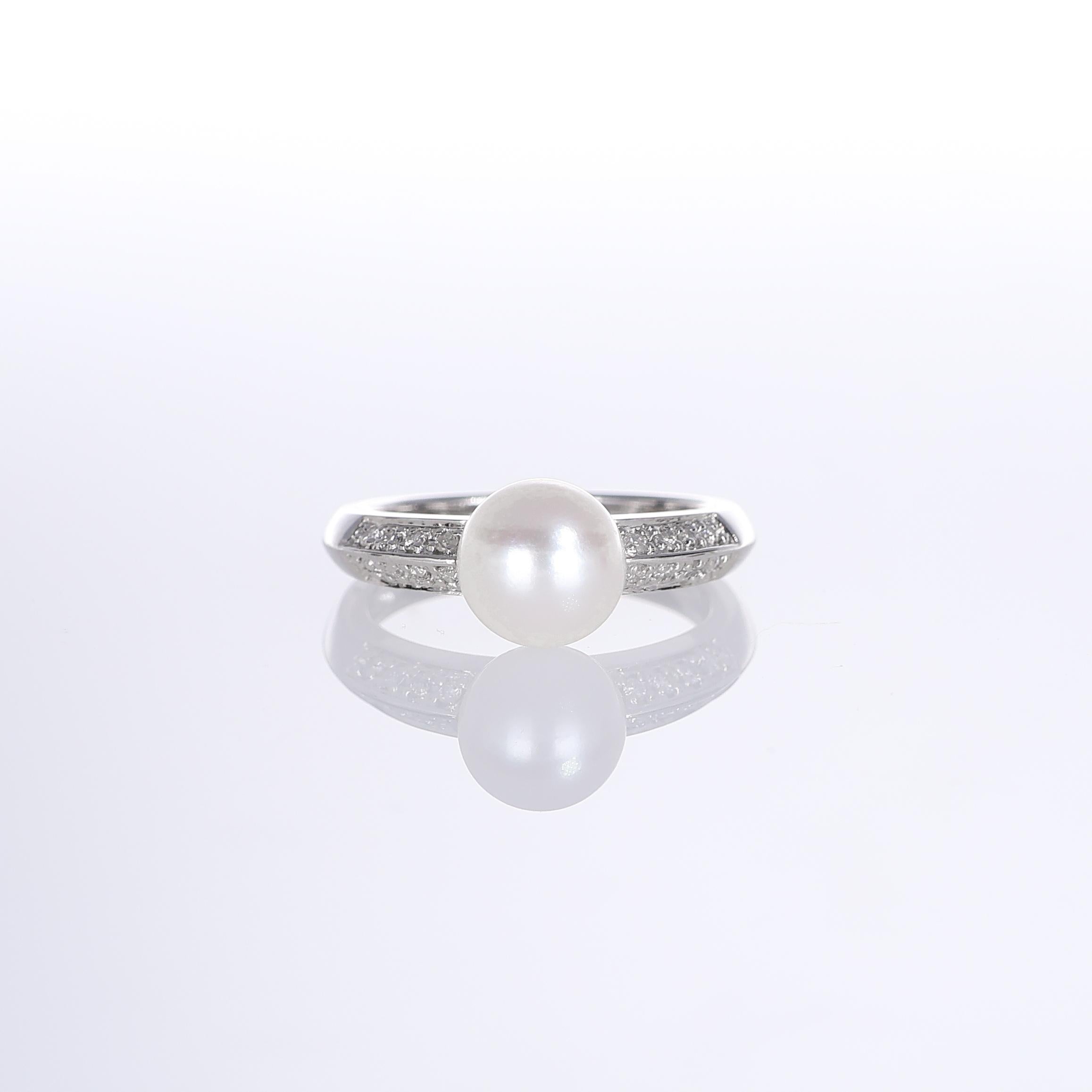 Brilliant Cut 18k White Gold Ring with 8mm White Pearl and Diamond Pavé For Sale