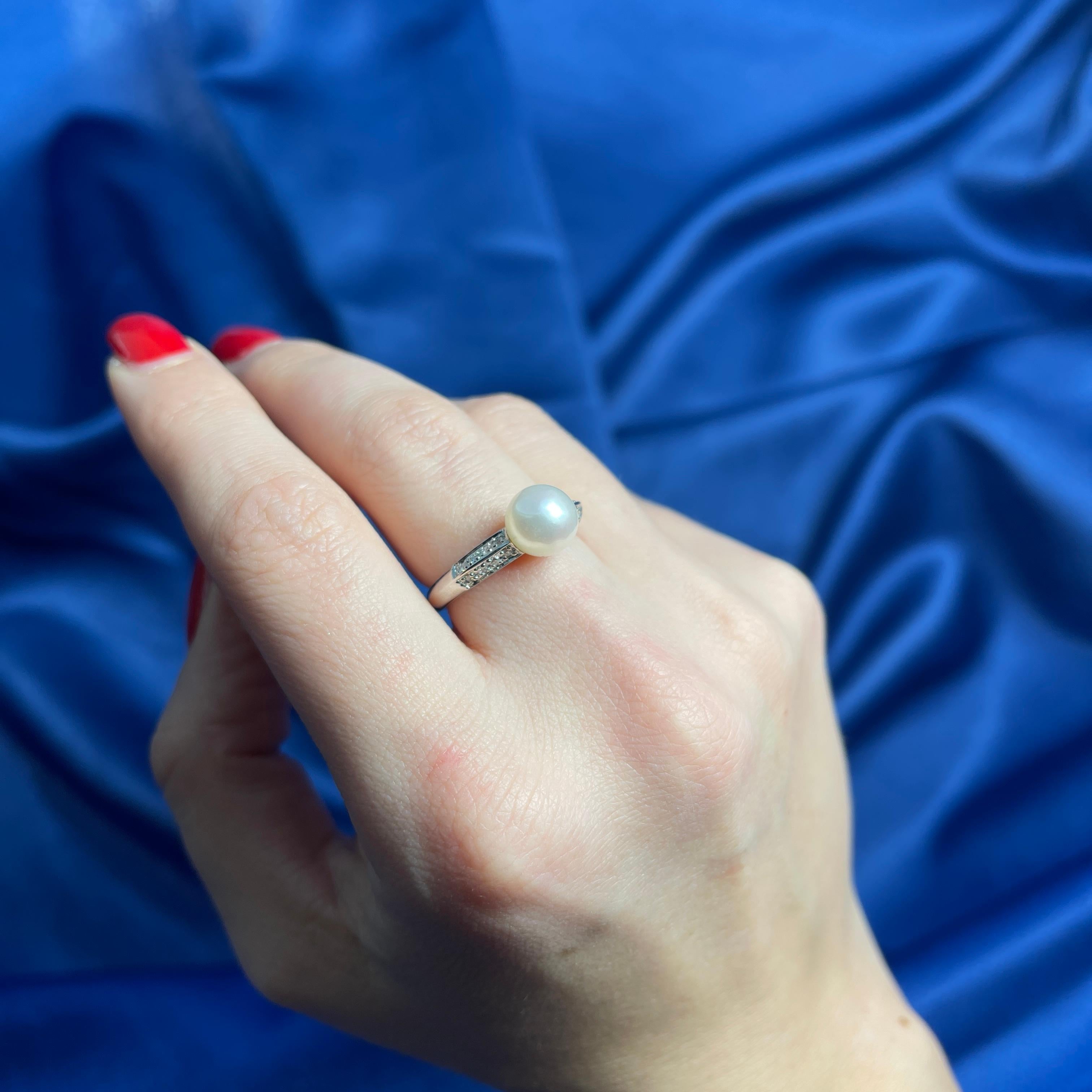 18k White Gold Ring with 8mm White Pearl and Diamond Pavé For Sale 3