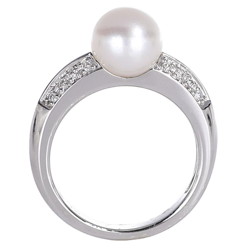 18k White Gold Ring with 8mm White Pearl and Diamond Pavé