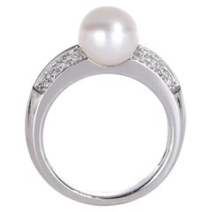 18k White Gold Ring with 8mm White Pearl and Diamond Pavé
