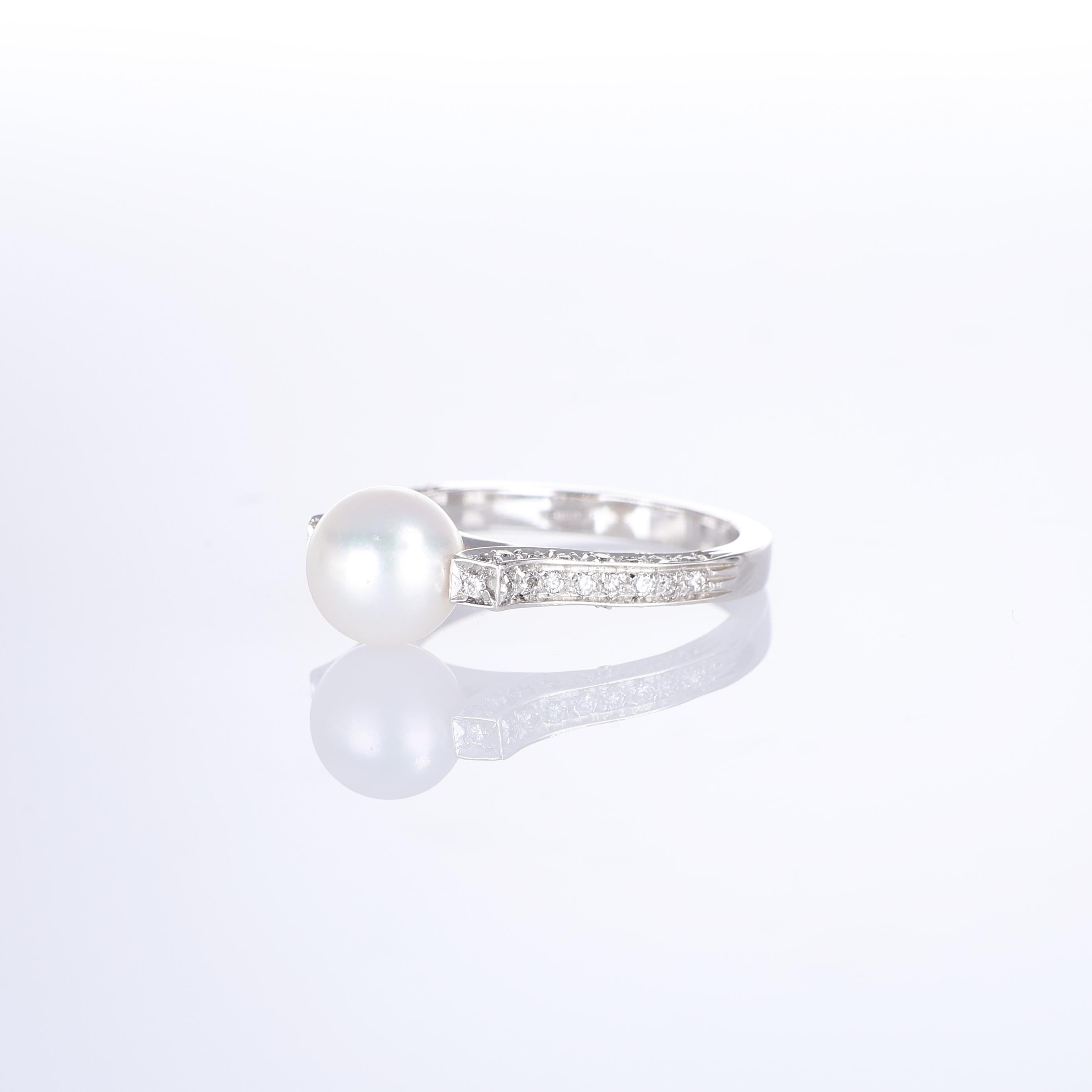 Brilliant Cut 18k White Gold Ring with 8mm White Pearl and Pavé Diamond Band For Sale