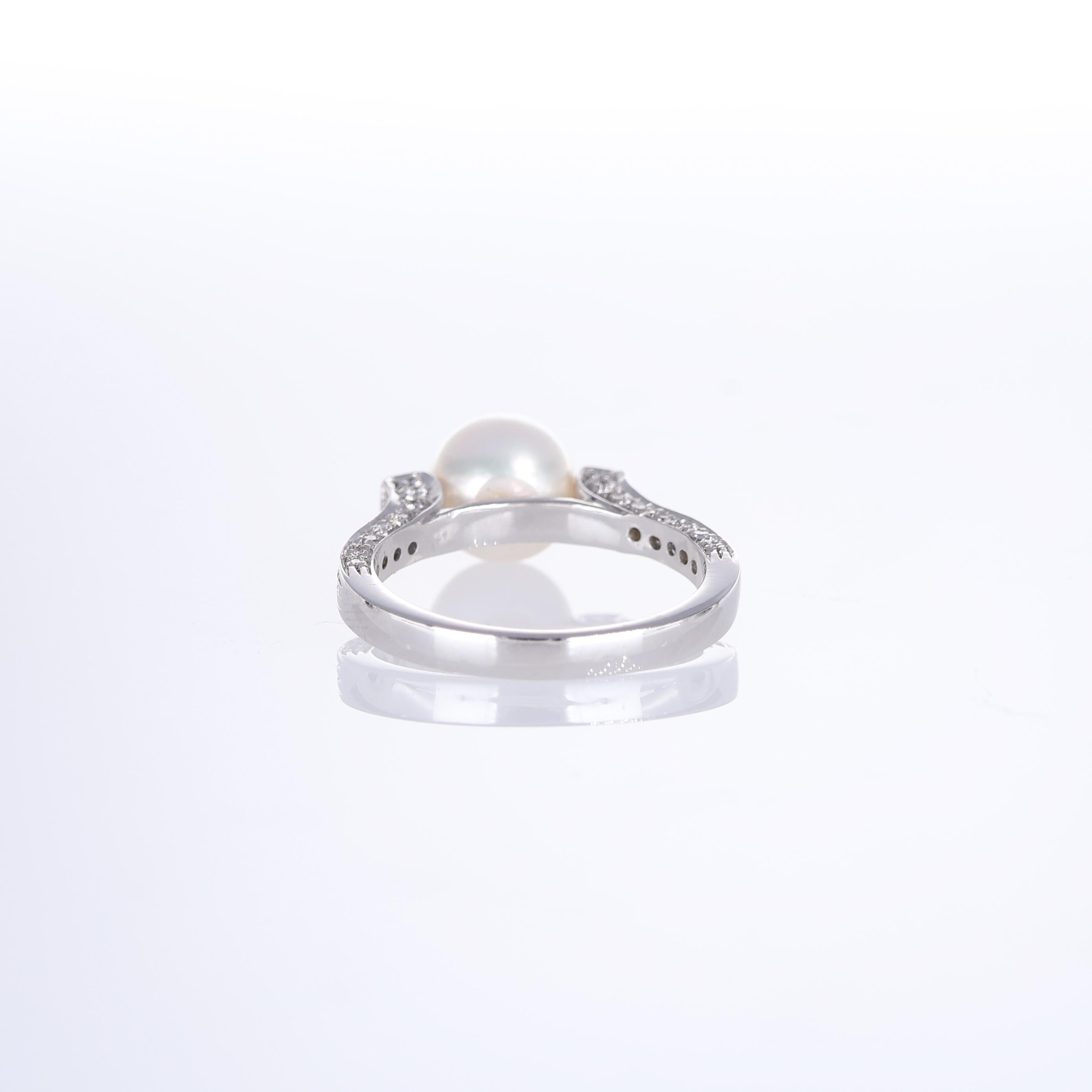 Women's or Men's 18k White Gold Ring with 8mm White Pearl and Pavé Diamond Band For Sale