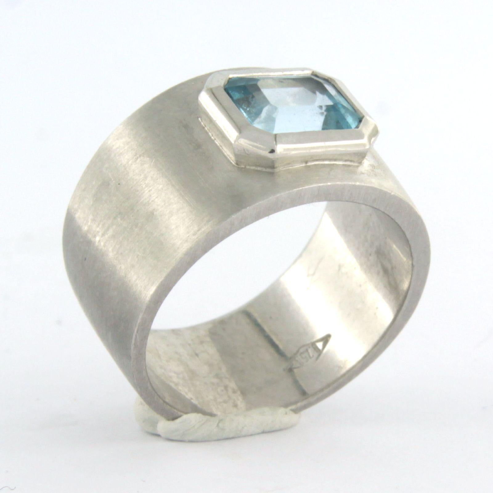 Emerald Cut 18k white gold ring with aquamarine up to 1.05 ct For Sale