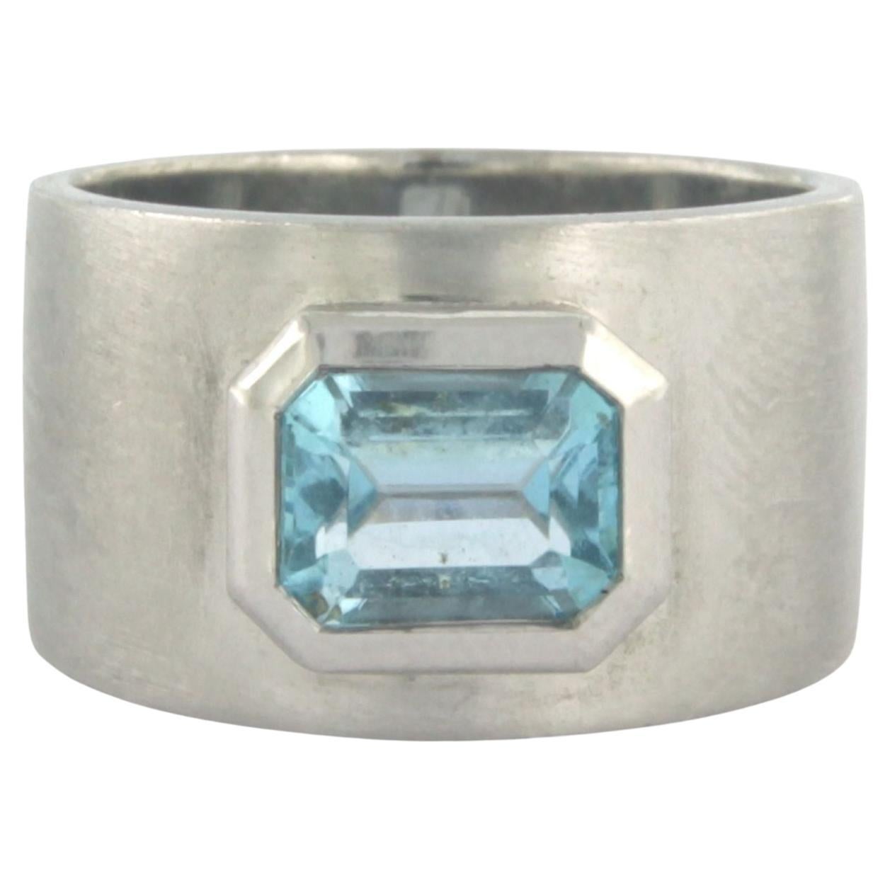 18k white gold ring with aquamarine up to 1.05 ct For Sale